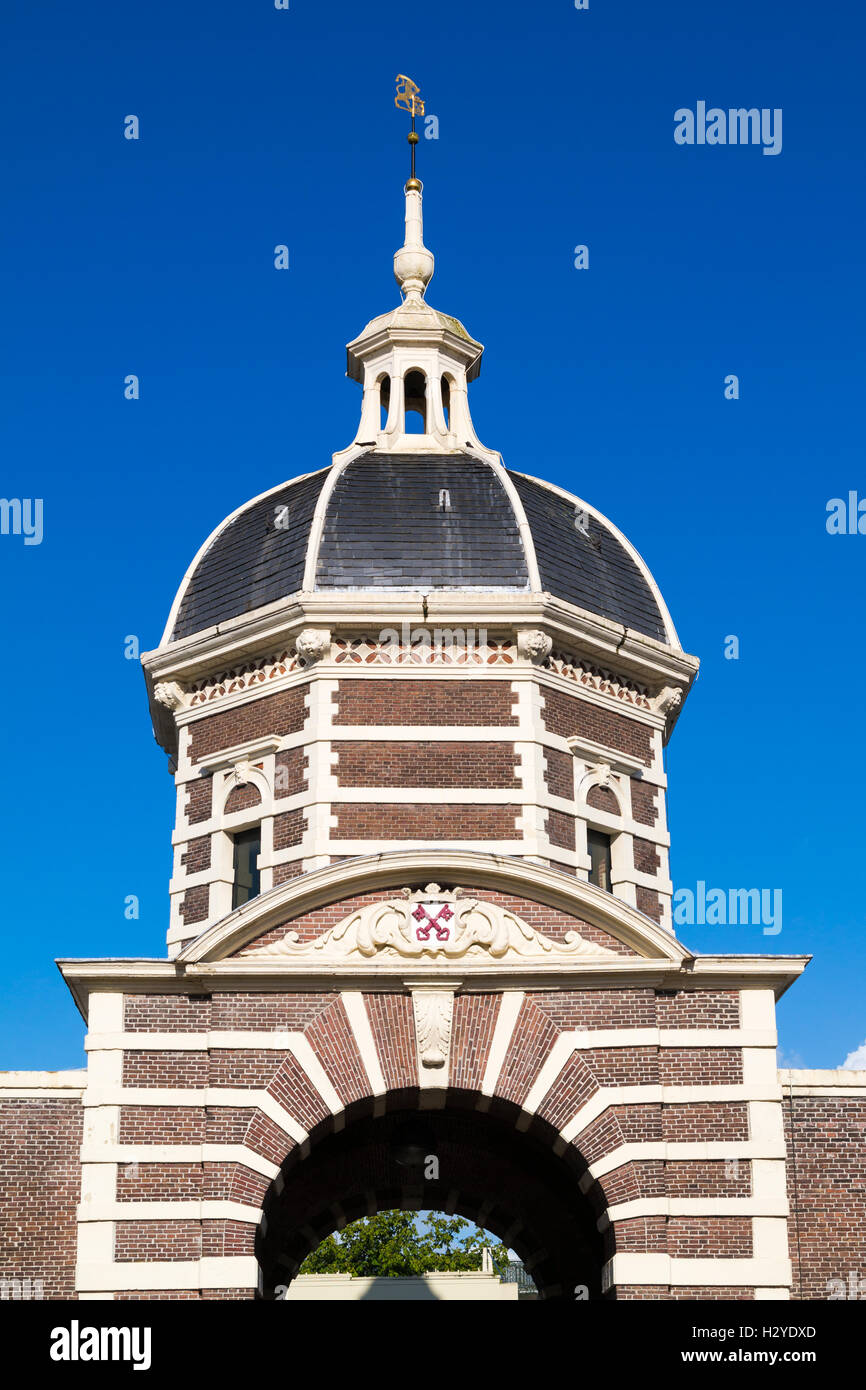 Spitze des Morspoort Stadttor in alte Stadt von Leiden, Südholland, Niederlande Stockfoto