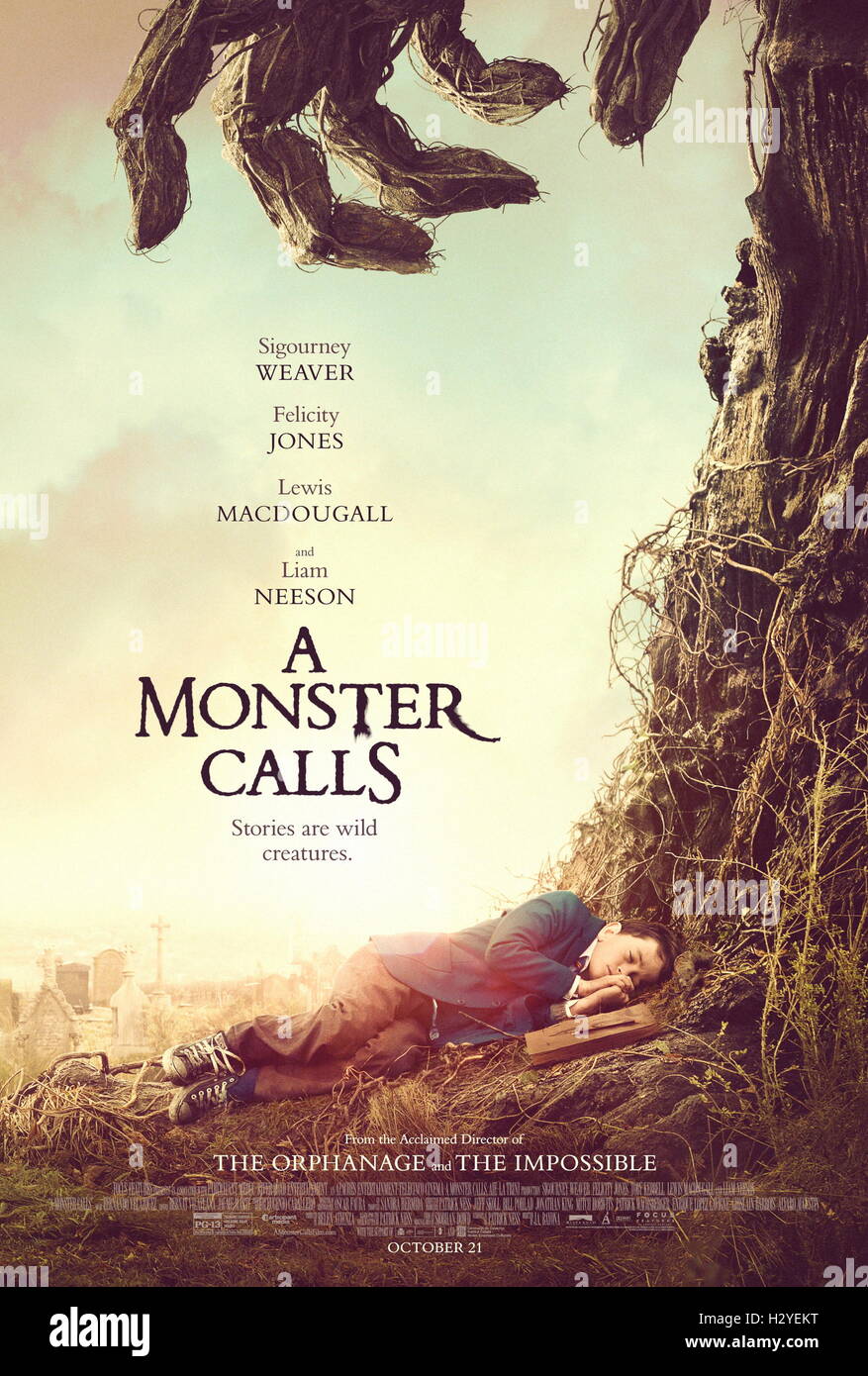 Erscheinungsdatum: 6. Januar 2017 Titel: A Monster Calls STUDIO: River Road Entertainment Regie: J.A. Bayona PLOT: ein Junge sucht Hilfe bei einem Baum-Monster mit seiner alleinerziehenden Mutter unheilbaren Krankheit zu bewältigen Darsteller: Plakatkunst (Credit Bild: C River Road Entertainment/Unterhaltung Bilder /) Stockfoto