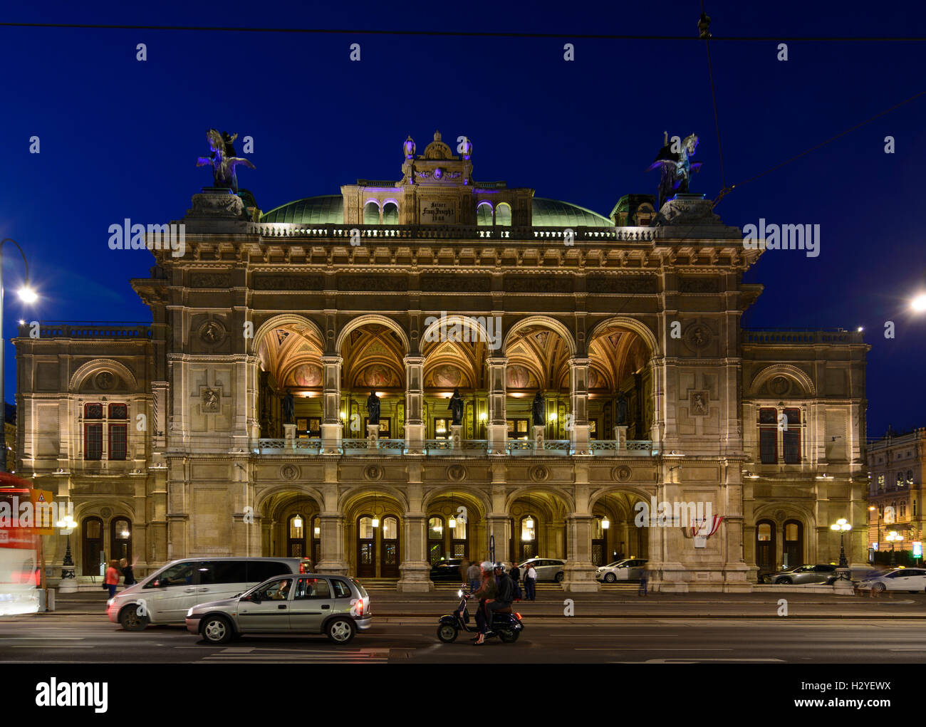 Wien, Wien: Staatsoper (Staatsoper) Am Opernring, Autos, 01., Wien, Österreich Stockfoto