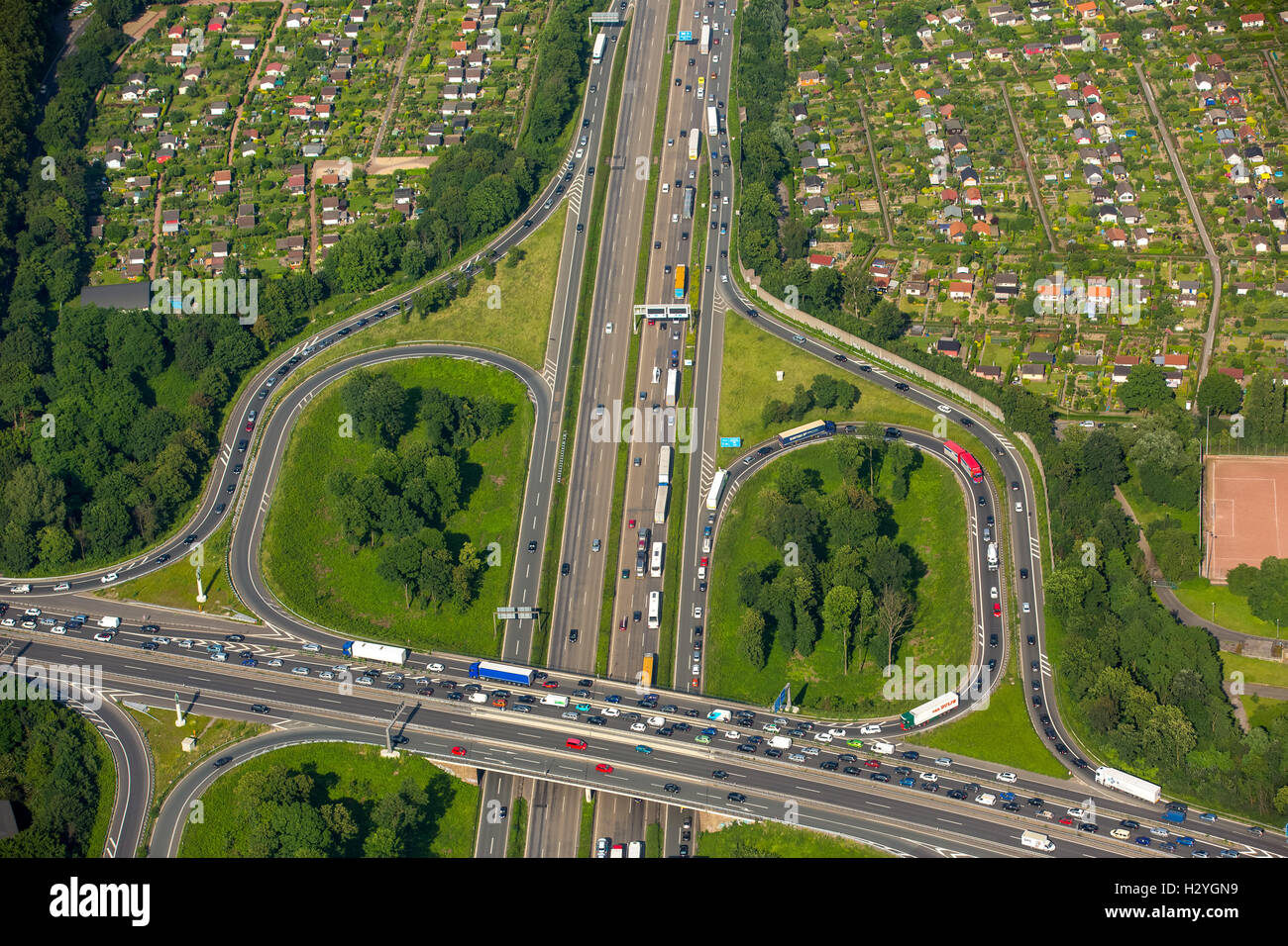Luftbild, Verkehrsstaus, A59, A40 Autobahn, Autobahn, Duisburg, Ruhrgebiet, Nordrhein-Westfalen, Deutschland Stockfoto