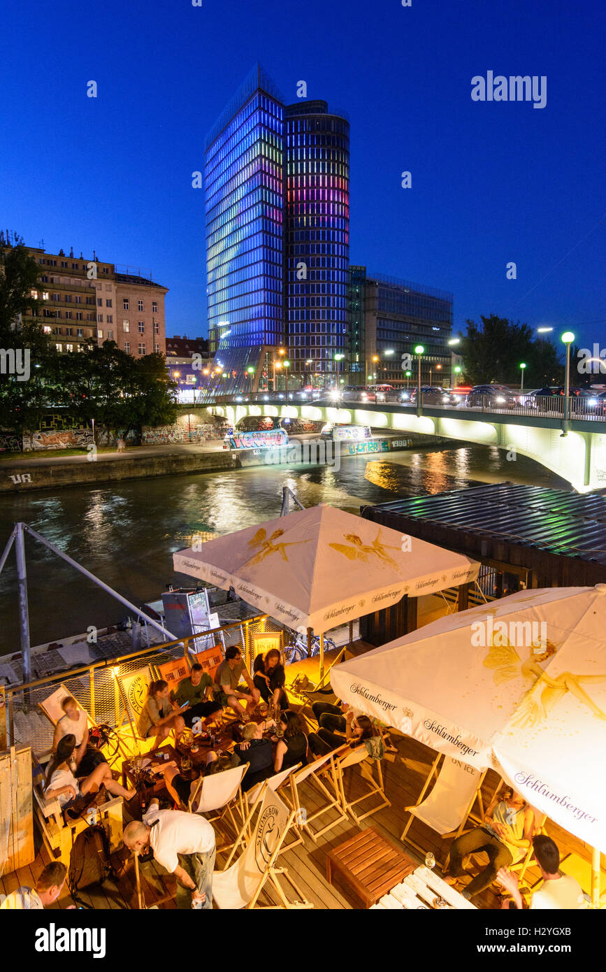Wien, Wien: Donaukanal (Donaukanal), Uniqa-Tower, Shore Restaurant, 01., Wien, Österreich Stockfoto
