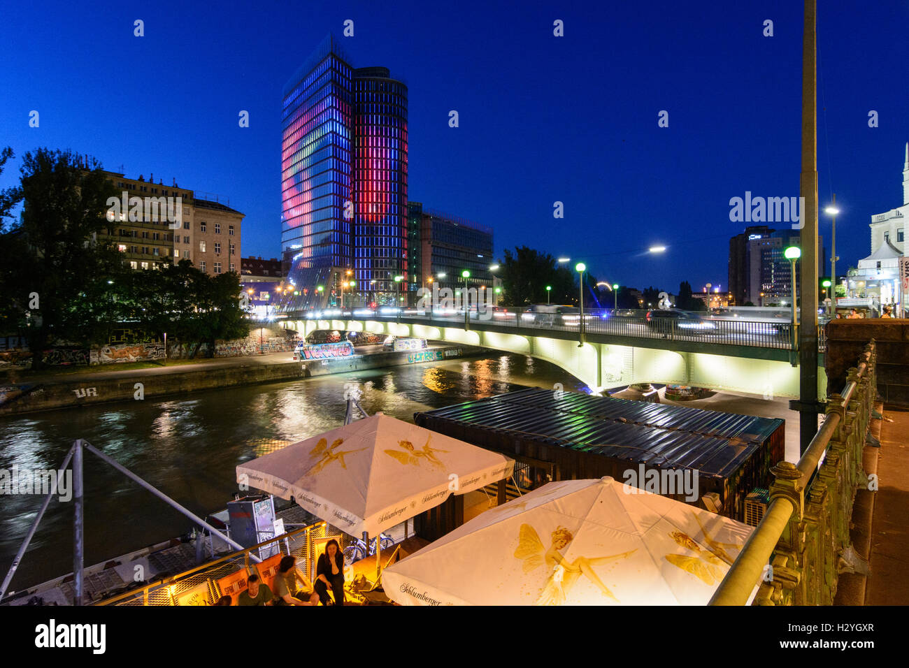 Wien, Wien: Donaukanal (Donaukanal), Uniqa-Tower, Shore Restaurant, 01., Wien, Österreich Stockfoto