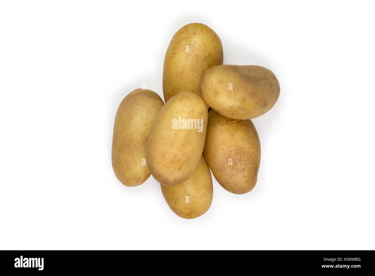 Gruppe von Kartoffeln isoliert auf weiss mit Beschneidungspfad Stockfoto
