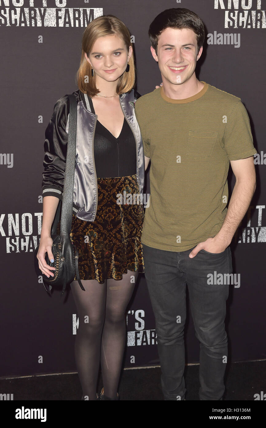 Kerris Dorsey und Dylan Minnette bei "Knotts Scary Farm" schwarzen Teppich auf die Knotts Berry Farm. Buena Park, 30.09.2016 | Verwendung Weltweit/Picture alliance Stockfoto