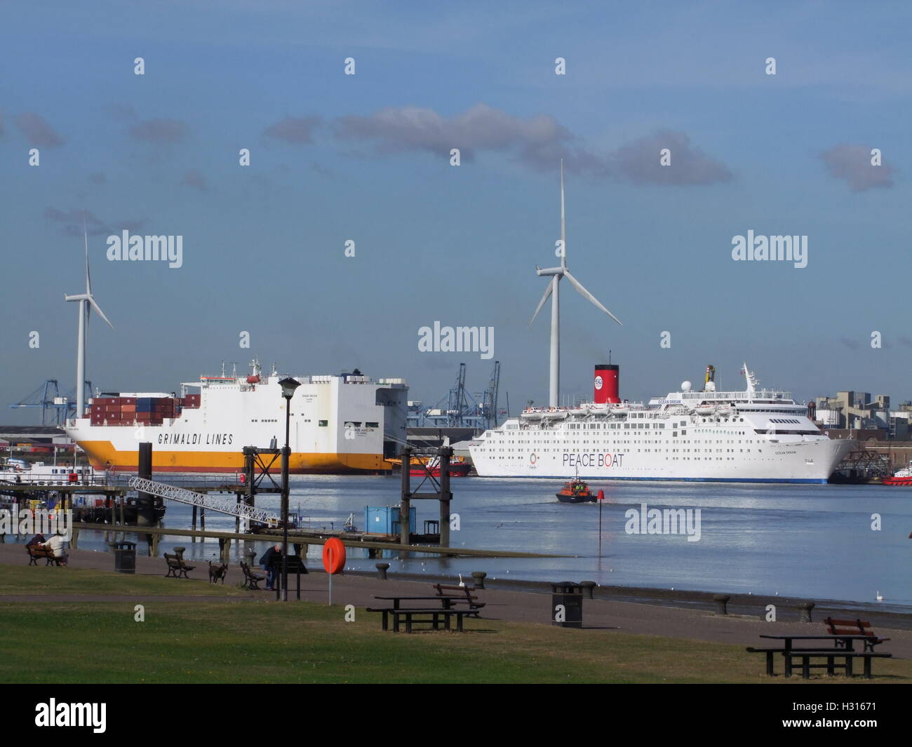 Tilbury Dock, London, England. 3. Oktober 2016. Kreuzfahrtschiff "Ocean Dream", "Peace Boat", kommt für einen 2-Tages-Besuch. Stockfoto