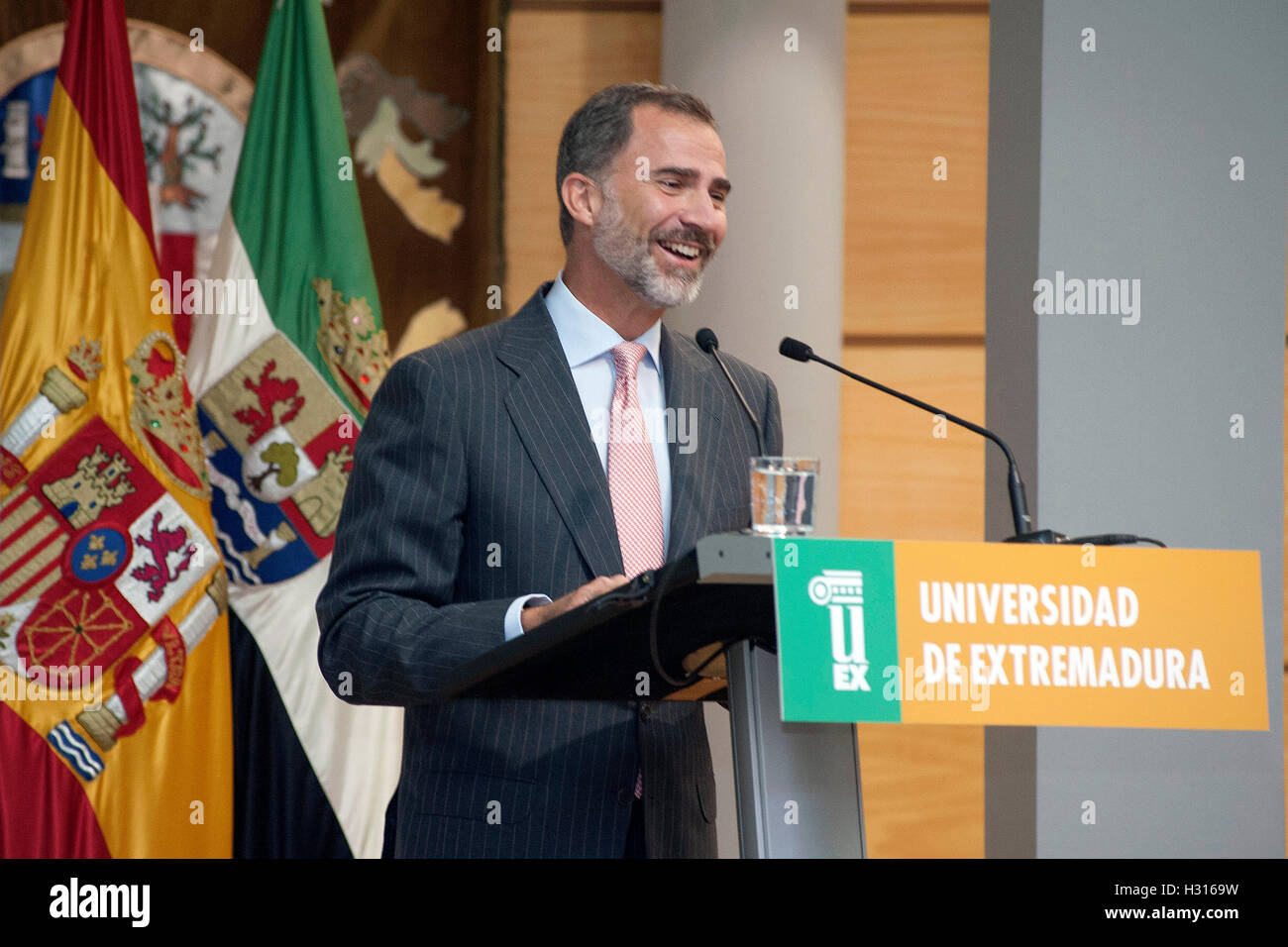 Caceres, Spanien. 3. Oktober 2016. König Spanien Felipe VI eröffnet die Universität Schuljahr 2016/2017, an der Universität von Extremadura, Faculty of Law in Caceres, 3. Oktober 2016. Stockfoto