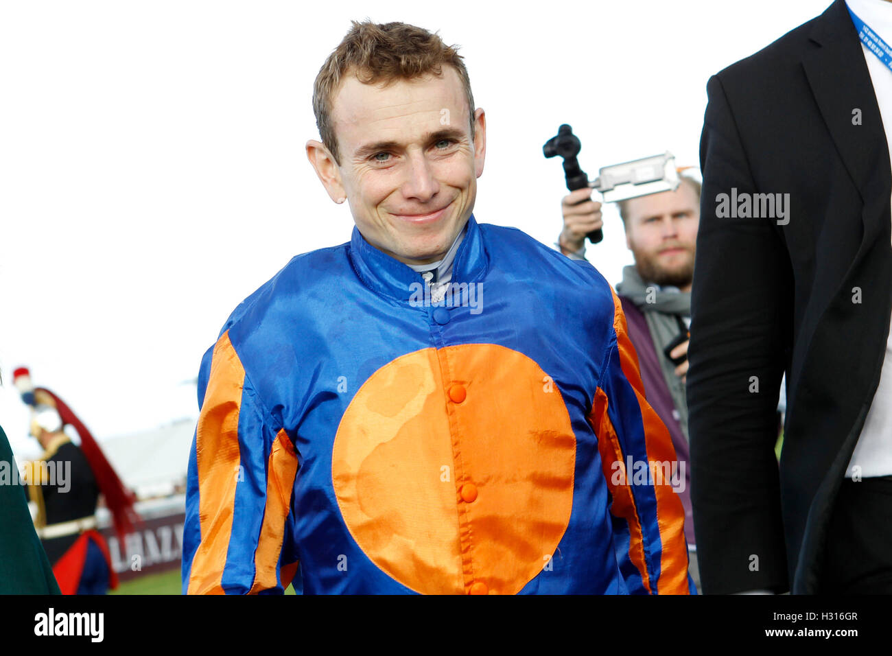 Chantilly Racecourse, Frankreich. 1. Oktober 2016. Prix de l Arc de Triomphe, race 4 auf Karte. Ryan Lee Moore © Aktion Plus Sport/Alamy Live-Nachrichten Stockfoto