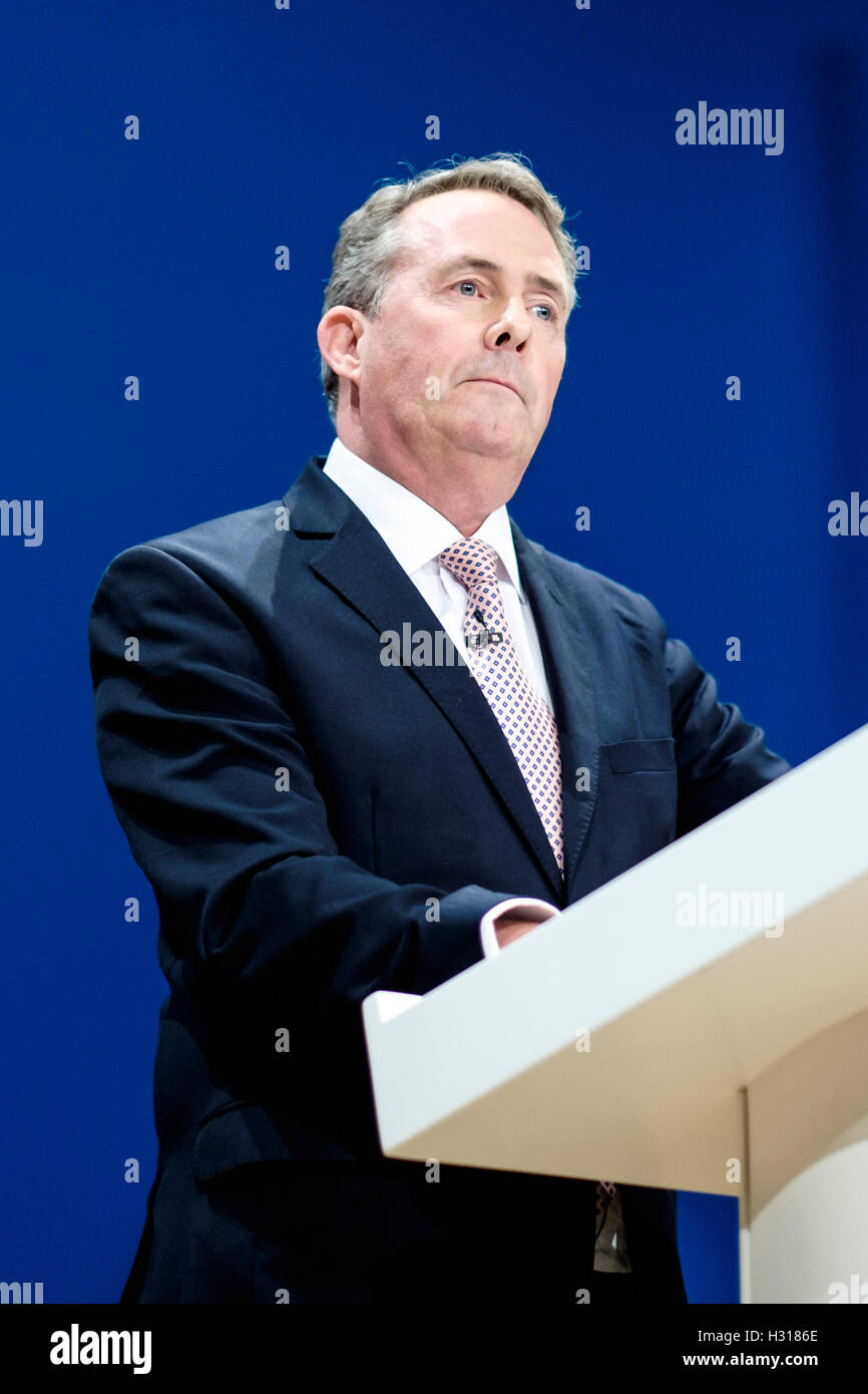 Parteitag der konservativen Tag 2 auf 10.03.2016 bei Birmingham ICC, Birmingham. Personen im Bild: Liam Fox, Staatssekretär für internationalen Handel befasst sich Konferenz. Bild von Julie Edwards. Stockfoto