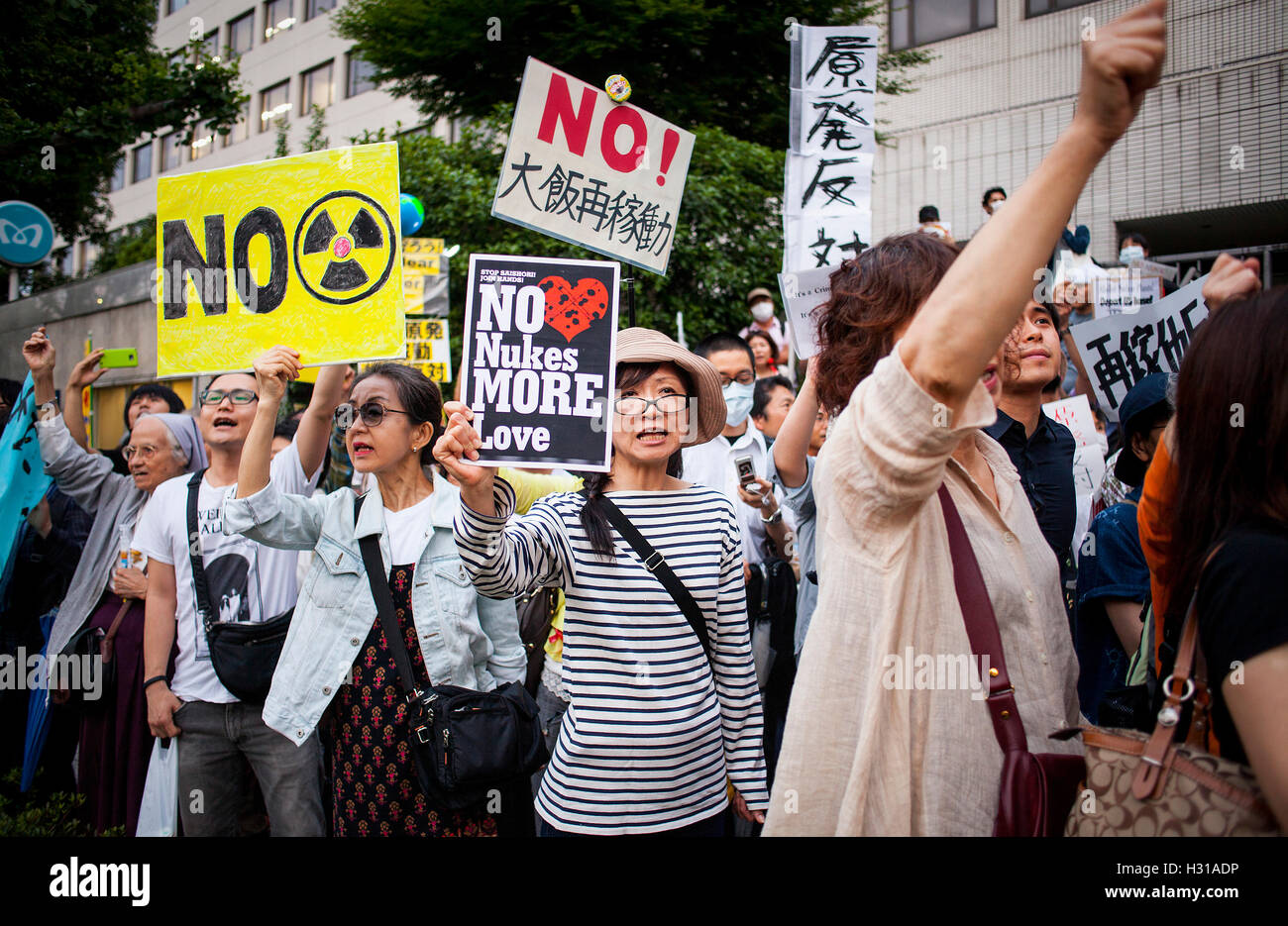 Anti-Atom Demonstration vor dem Hauptquartier der Regierung hatten (Kokkai oder Diät). Mannheim Stockfoto