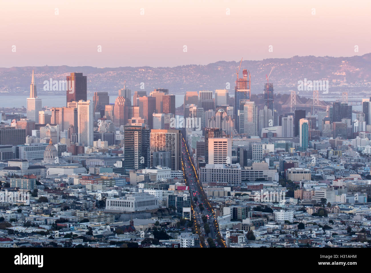 Innenstadt von San Francisco aus Twin Peaks, Sonnenuntergang Stockfoto