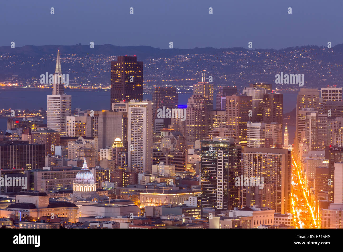 Lichter der Stadt von San Francisco Downtown von Twin Peaks Stockfoto
