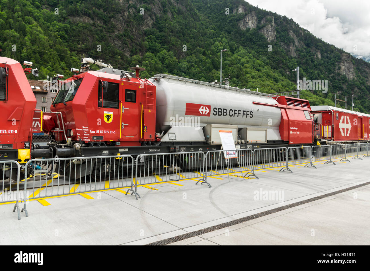 Kesselwagen der Brandbekämpfung und Rettung Zug LRZ 14, basierend auf einem Windhoff MPV. Von den Schweizerischen Bundesbahnen SBB betrieben. Stockfoto