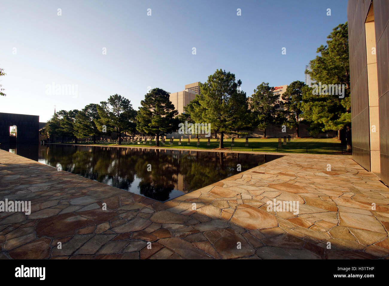 Reflektierenden Teich vor dem Oklahoma City Bombing Denkmal Stockfoto