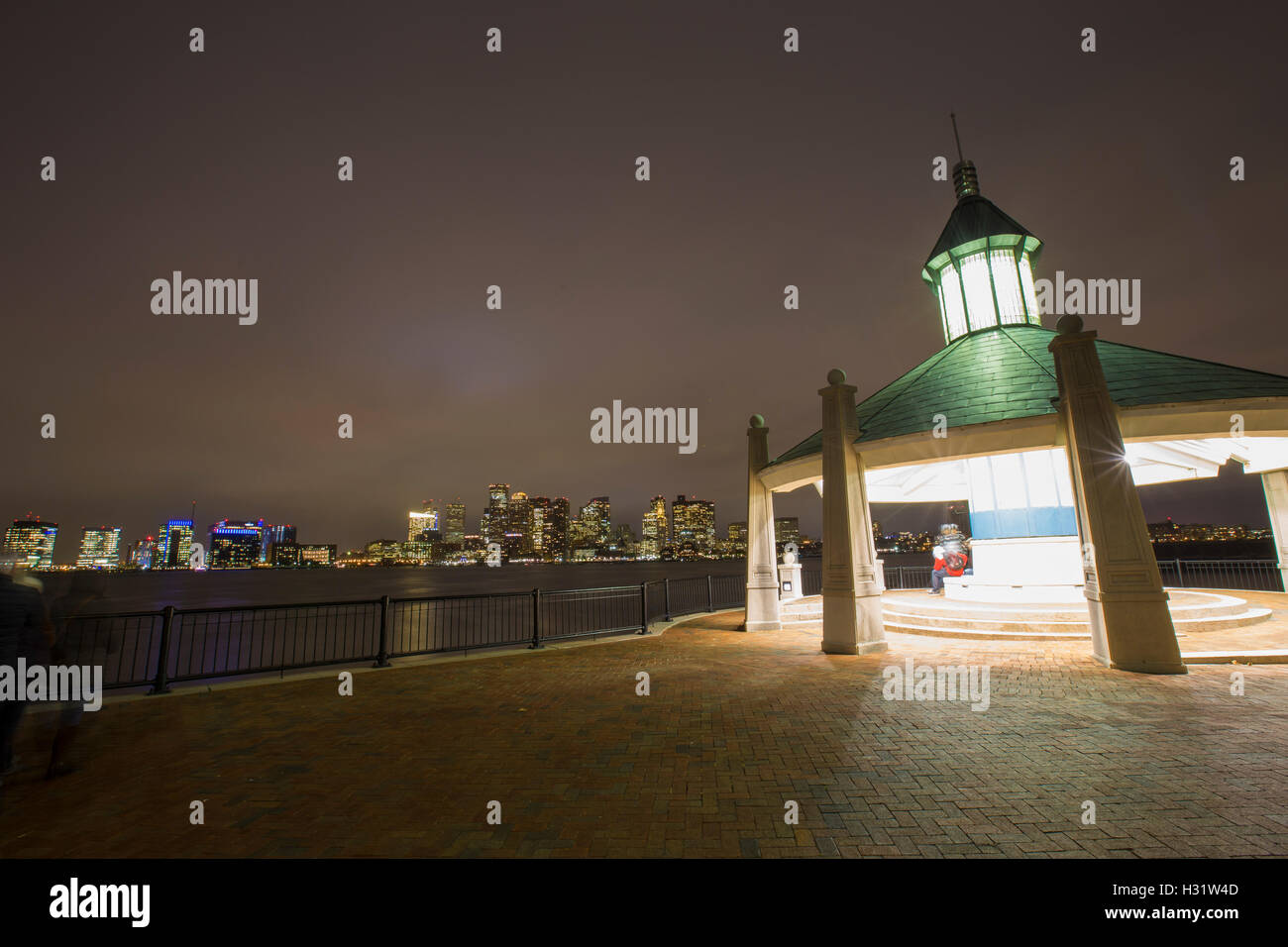 Skyline von Boston in der Abenddämmerung. Stockfoto