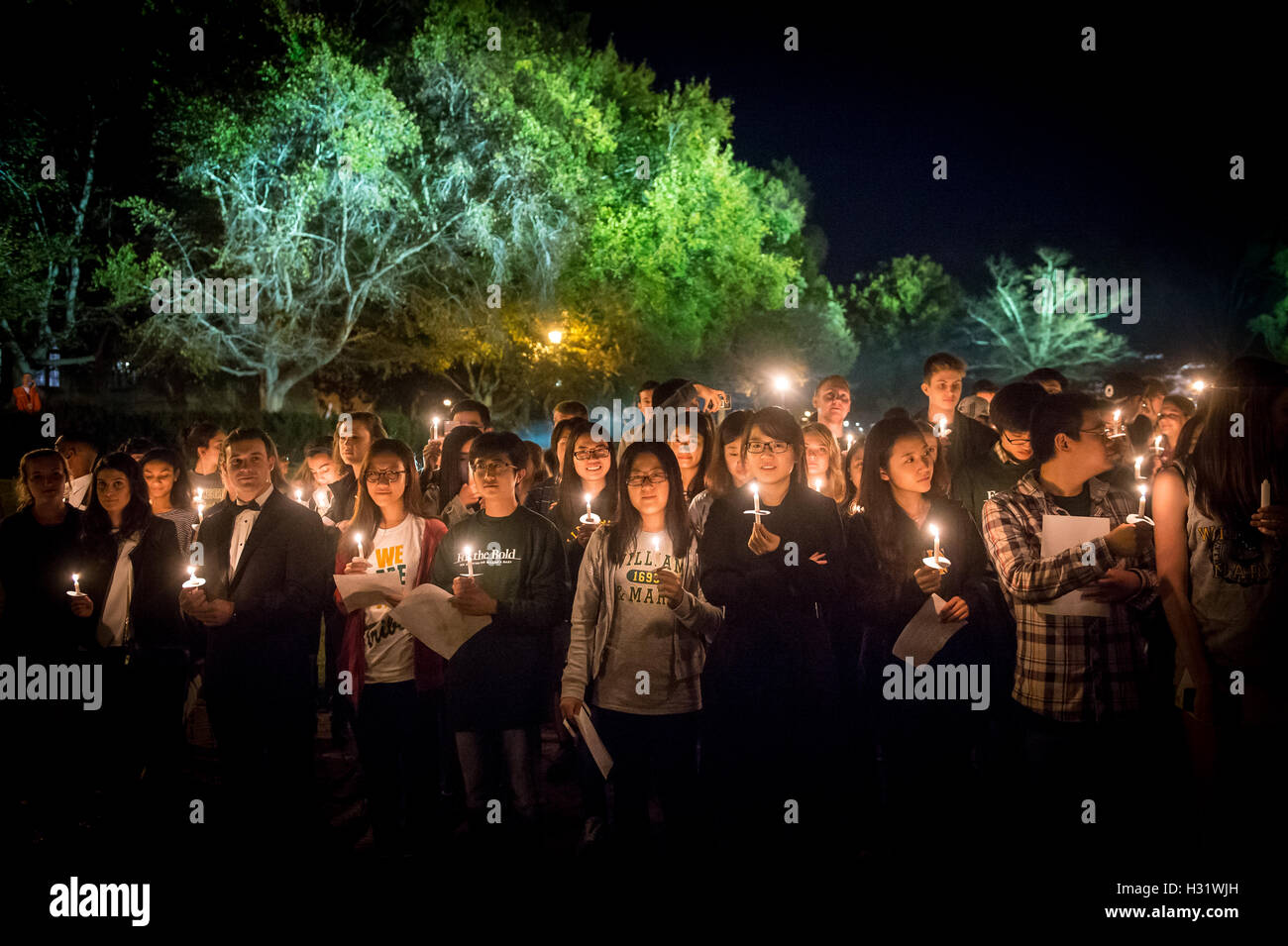 Candle-Light-Zeremonie an das College of William and Mary in Williamsburg, Virginia. Stockfoto