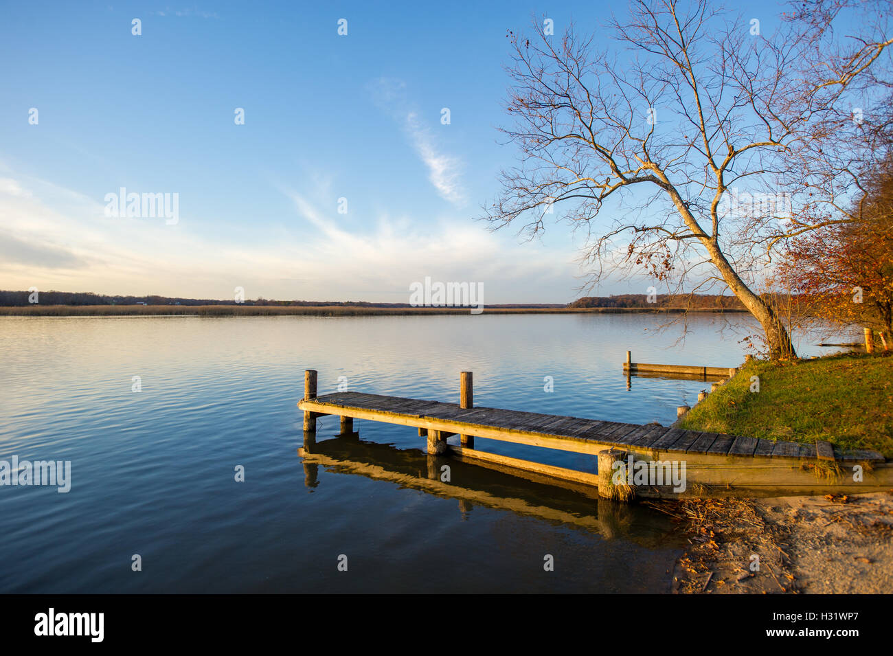 Ein Dock am Patuxent River in Calvert County, Maryland. Stockfoto