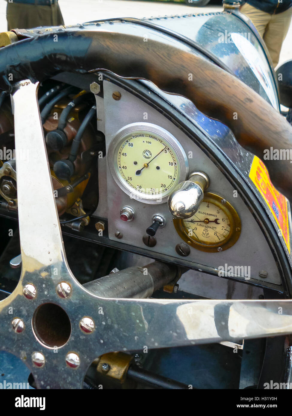 Bugatti Typ 35 Oldtimer Rennen Auto Armaturenbrett Uhr Stock-Foto