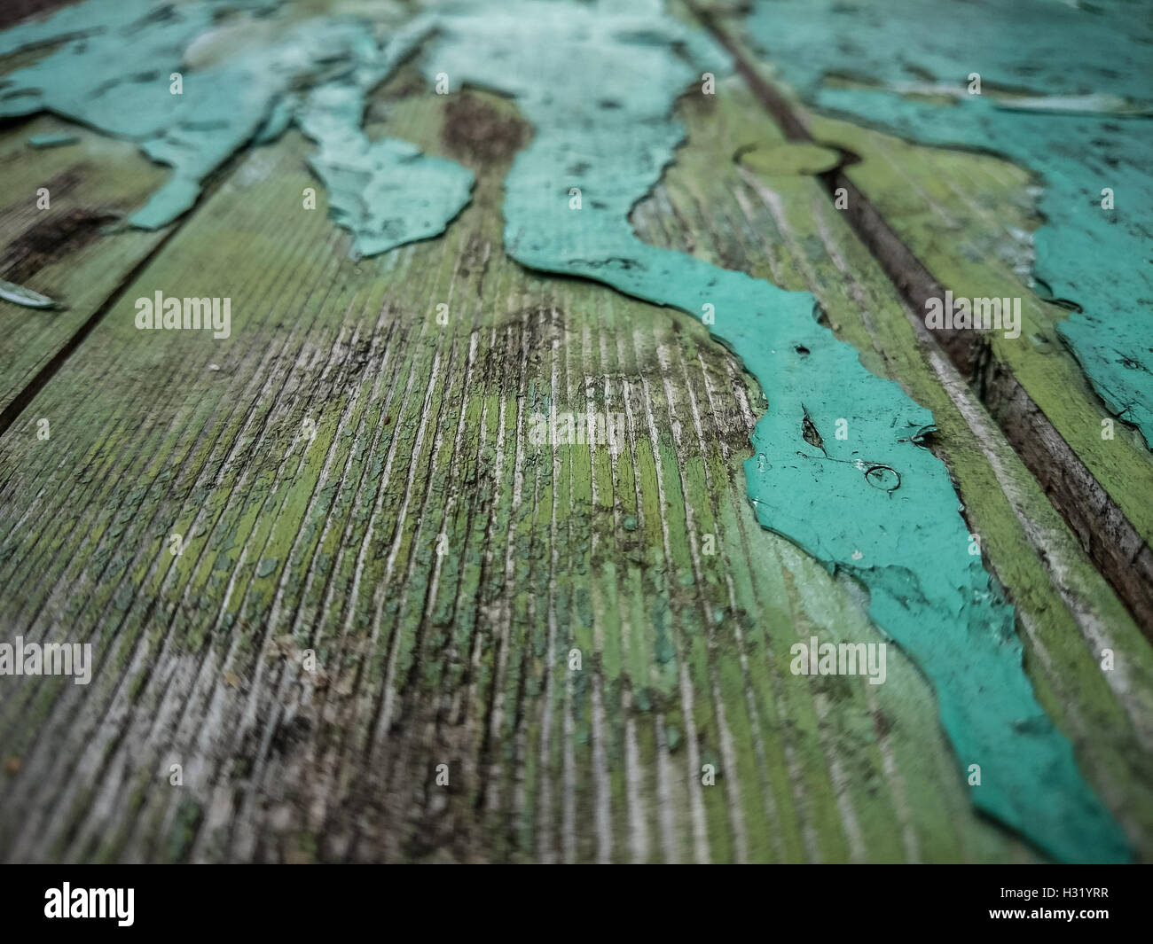 Holz Hintergrund mit alten grünen abblätternde Farbe, horizontale Ansicht Stockfoto