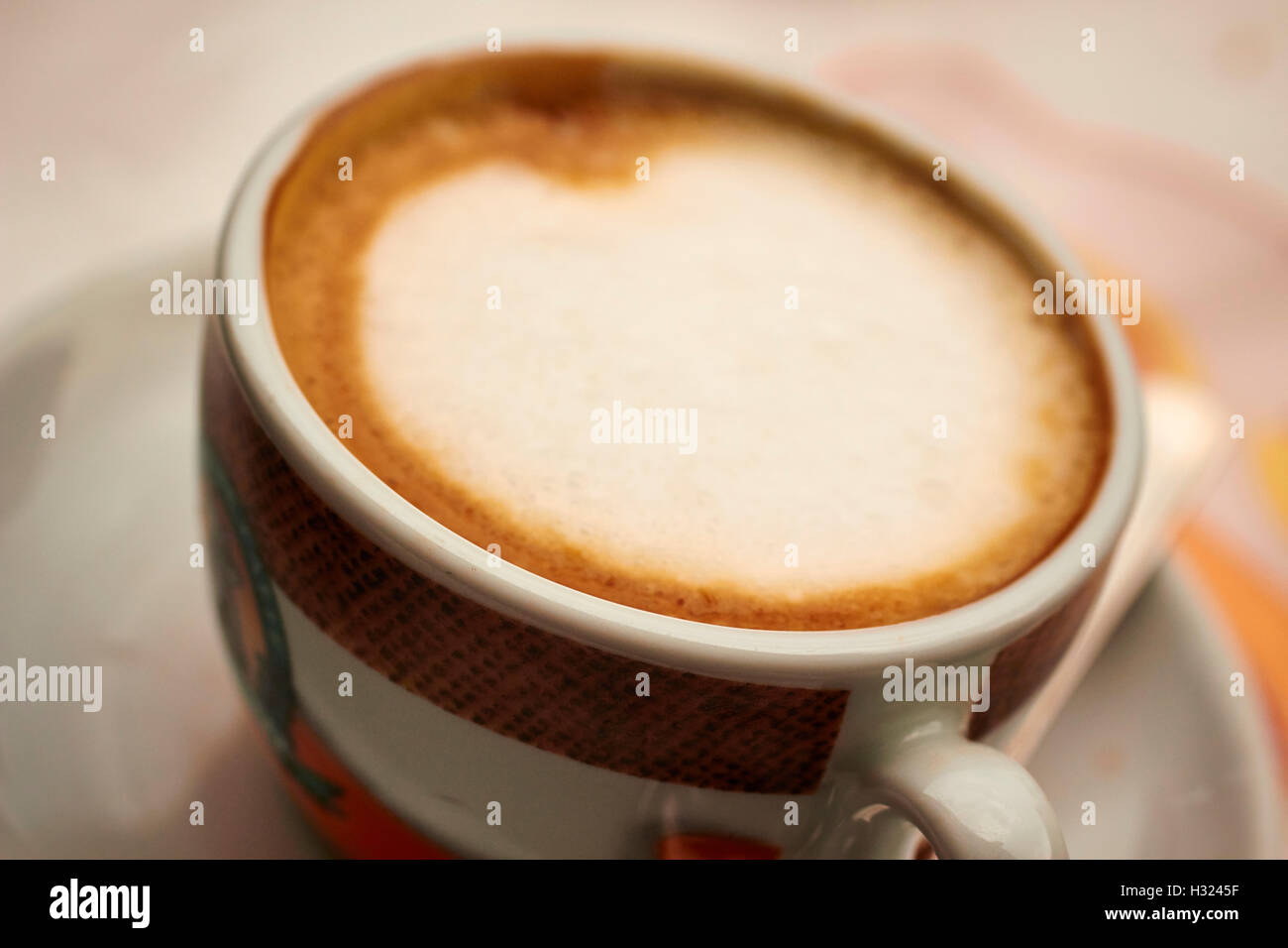 Italien, Cappuccino auf der Leiste Stockfoto