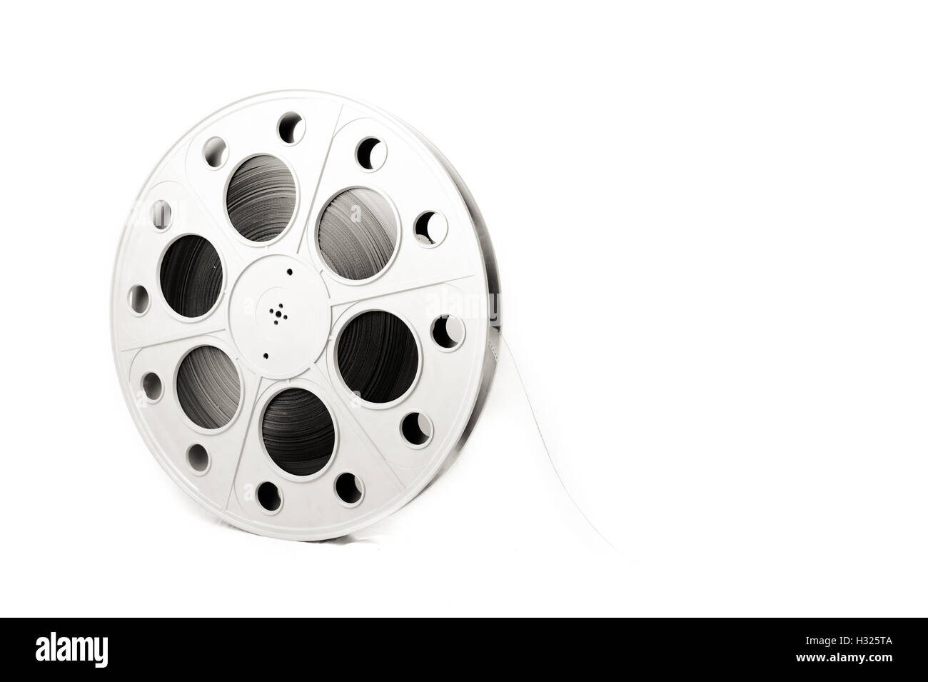 Große Vintage Kino Projektor 35 mm Film Reel mit Film, schwarz und weiß und isolierten textfreiraum auf der rechten Seite Stockfoto