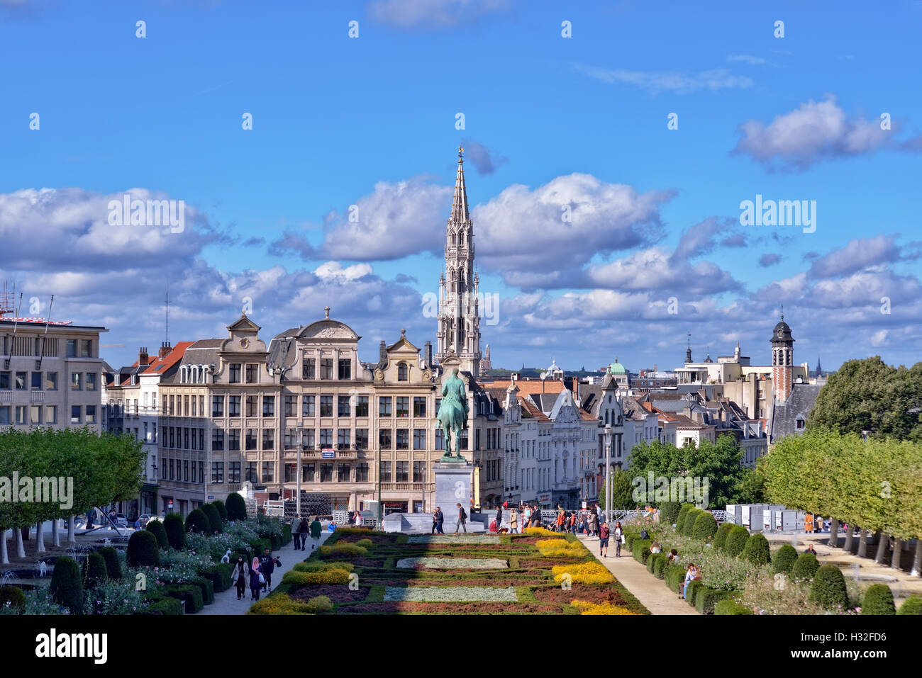 Mont des Arts Park mit Brunnen in Brüssel, Belgien am 1. Oktober 2016 überfüllt von Touristen Stockfoto