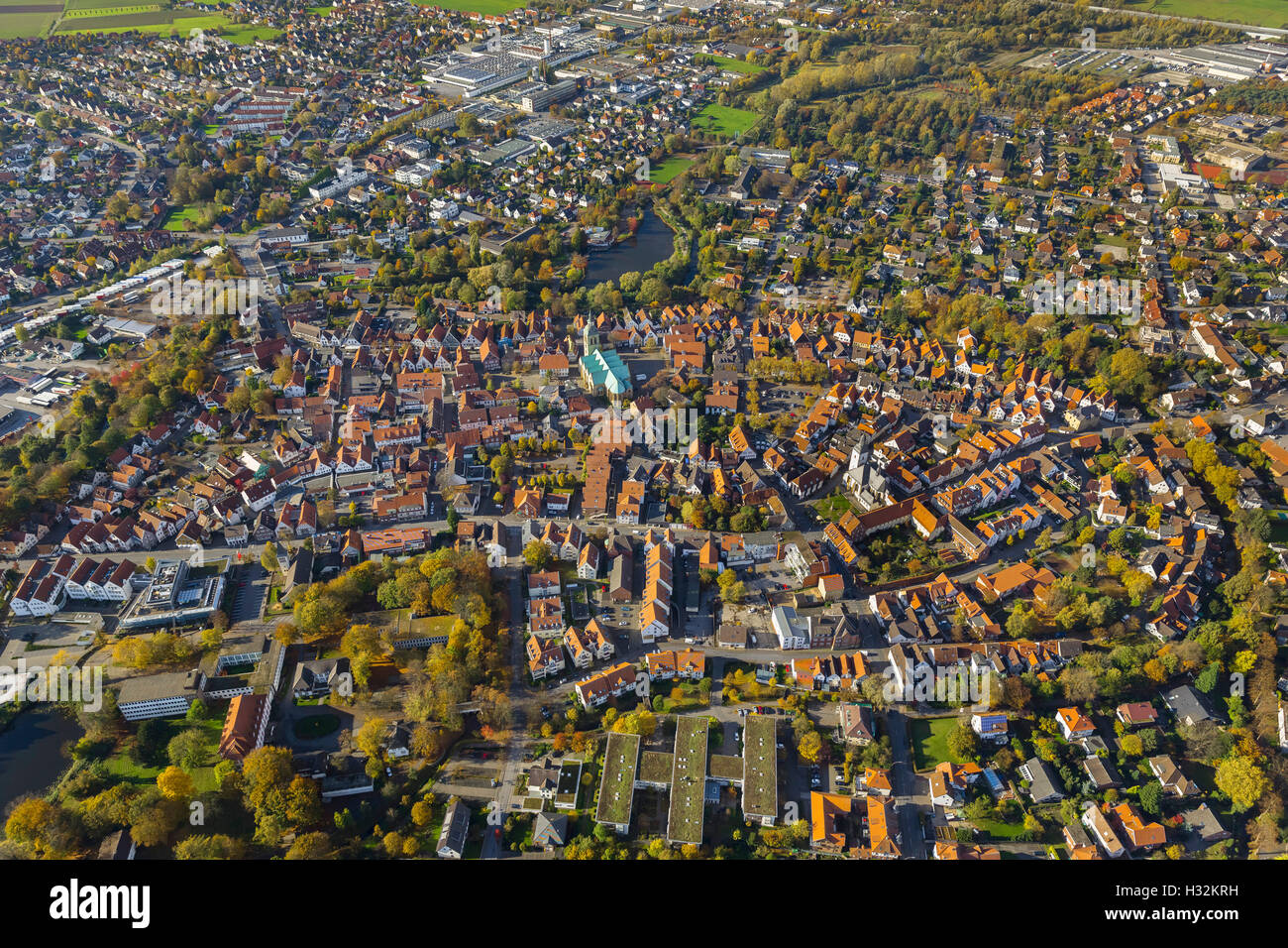 Luftaufnahme, Überblick über Wiedenbrück mit St.Egidius Kirche und Franziskanerkloster Wiedenbrück, Luftbild Stockfoto