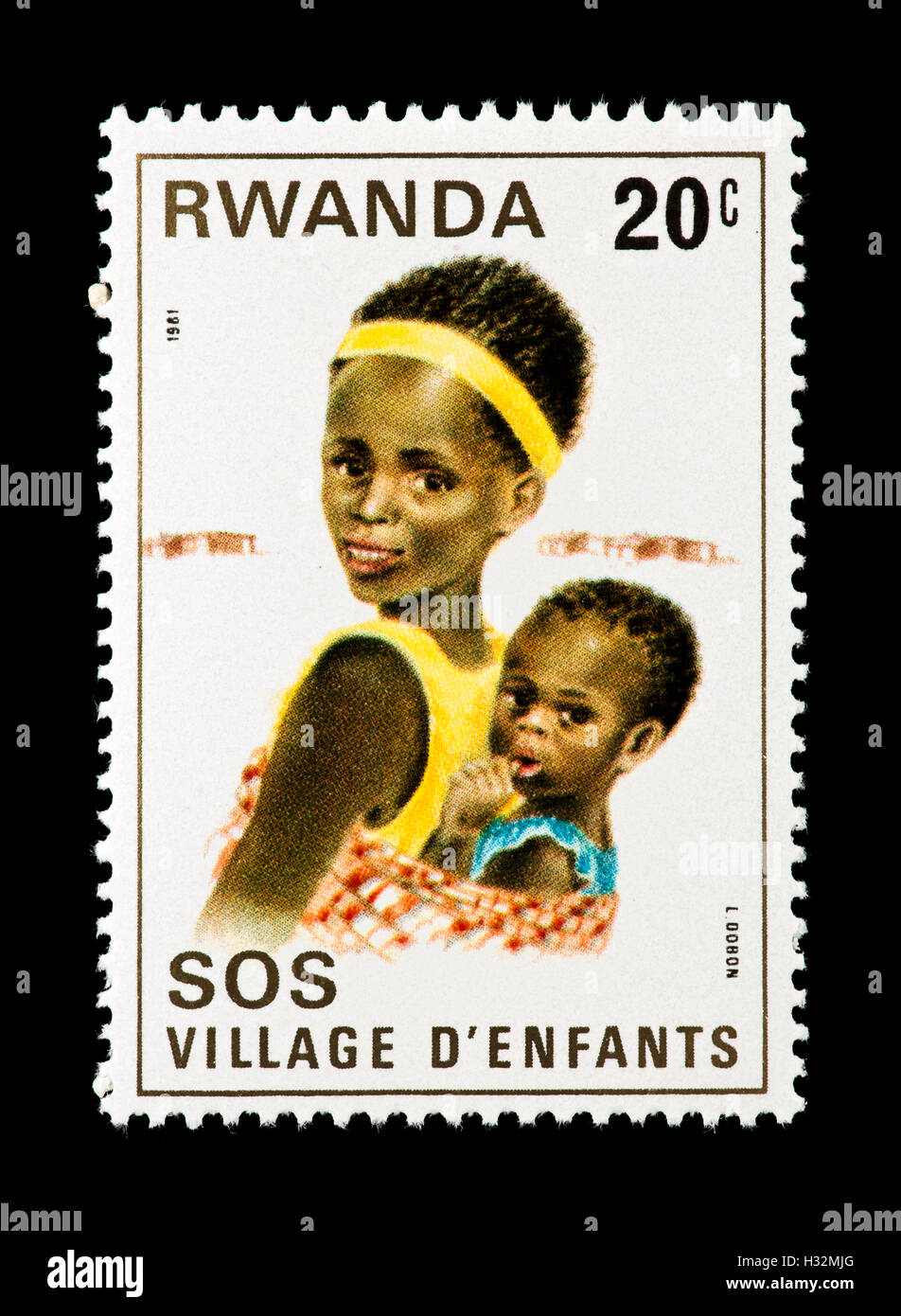 Briefmarke aus Ruanda zeigt eine Frau mit einem Kind, für SOS-Kinderdorf. Stockfoto