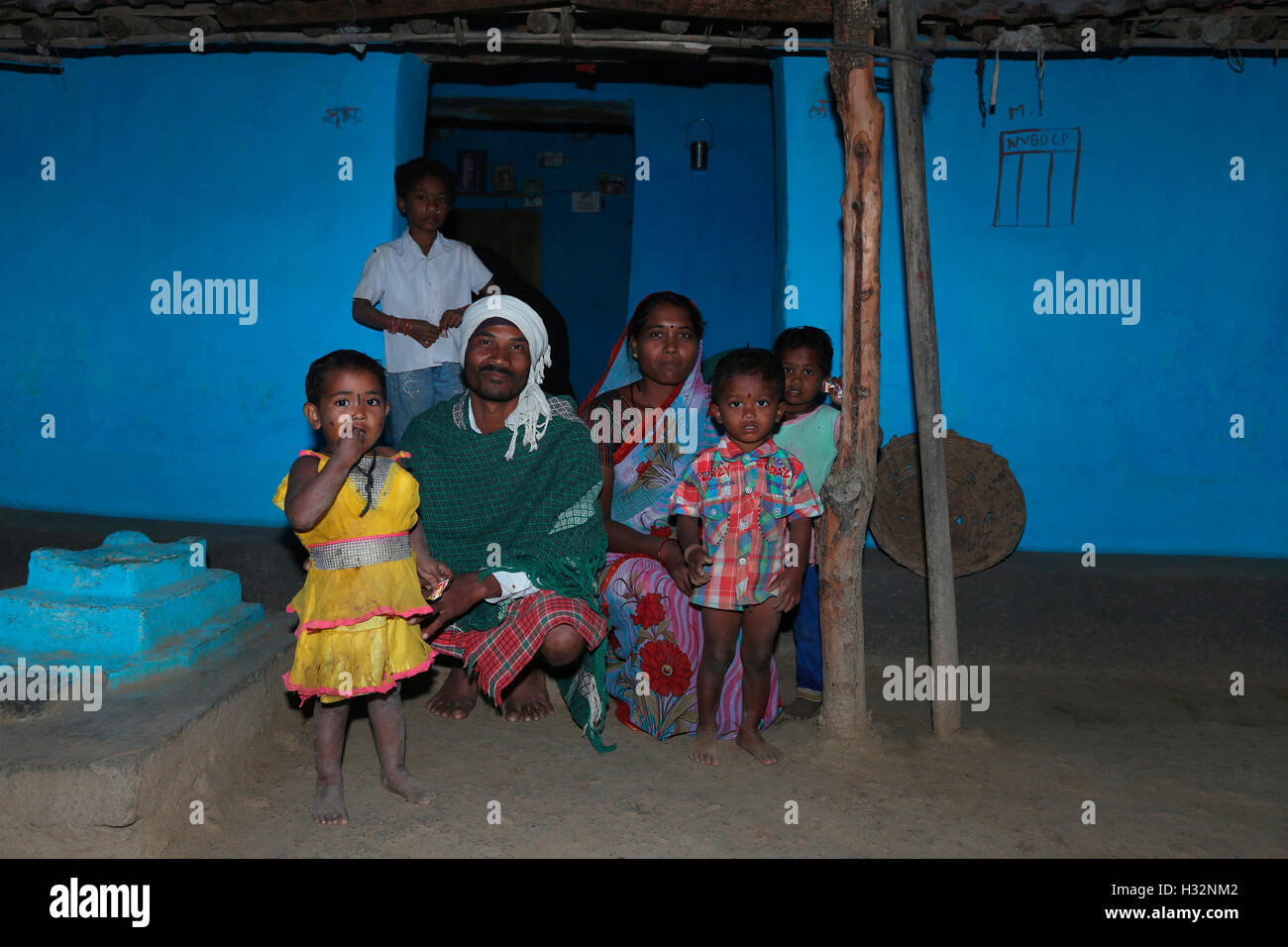 Stammes-Familie, KAWAR Stamm, Pindakepar Dorf, Chattisgarh, Indien Stockfoto