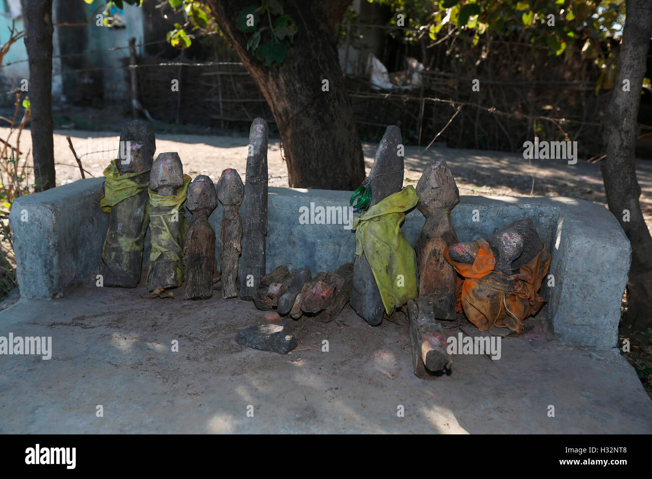 Götter, Madaka Kolawar, Muddalkon Devi, KOLAM Stamm, Mandawa Dorf, Maharashtra, Indien Stockfoto