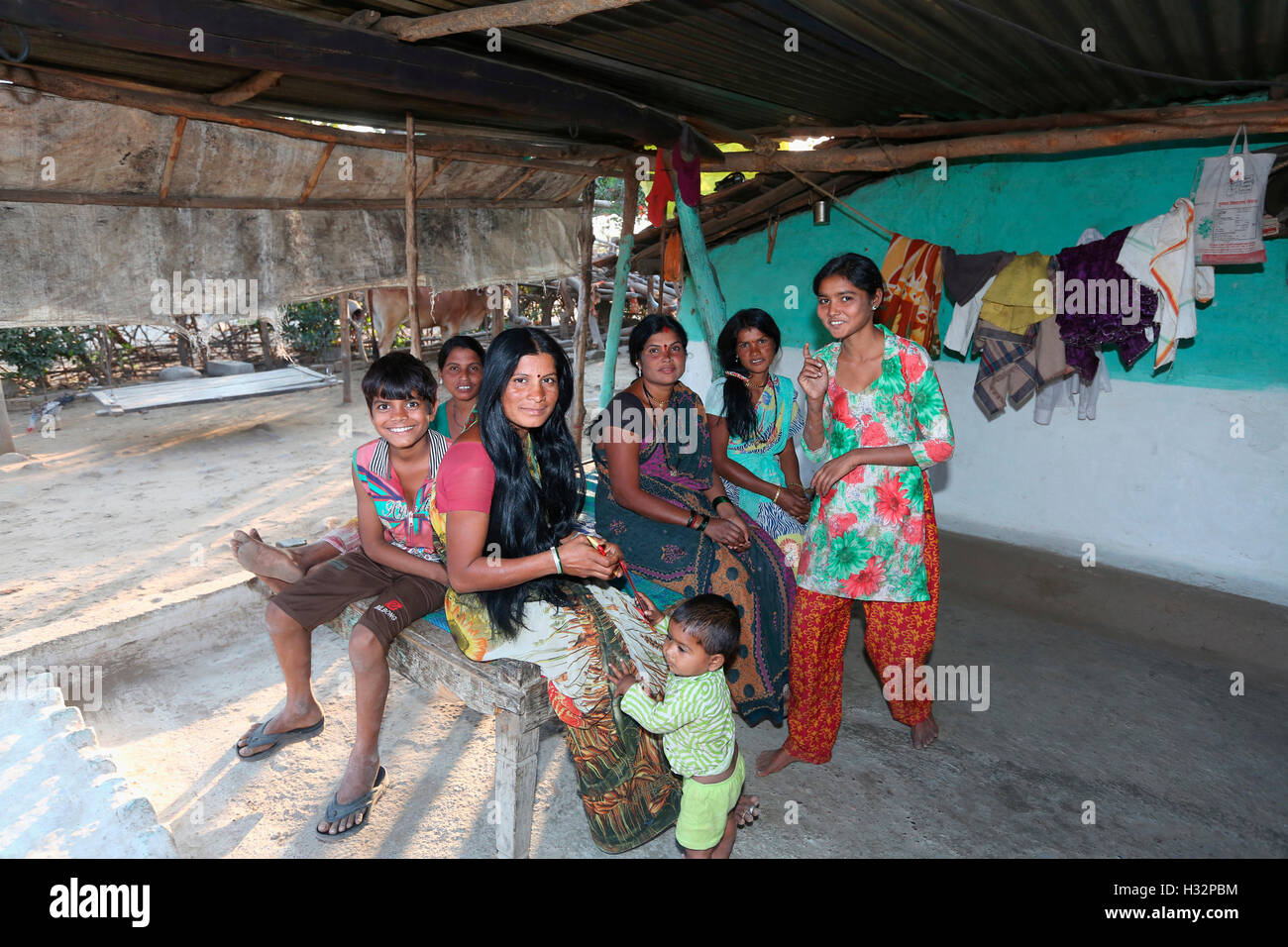 Stammes-Frauen und Kinder, Ganeshpur Dorf, Post, Wai, PARDHI Stamm, Bezirk Yawatmal, Maharashtra, Indien Stockfoto