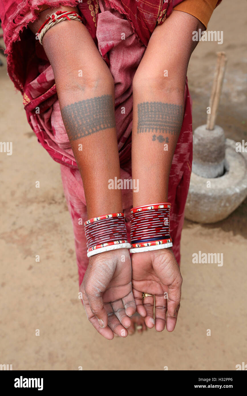 Traditionelle Tätowierungen, SAWAR Stamm, Akashkhar Dorf, Saraipali Unterbezirksebene, Mahasamund Bezirk, Chattisgarh, Indien Stockfoto