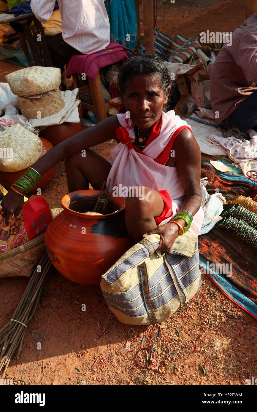 Stammes-Frauen in Jagdalpur, Distrikt Bastar, Stammes-Markt, Chattisgadh, Indien Stockfoto