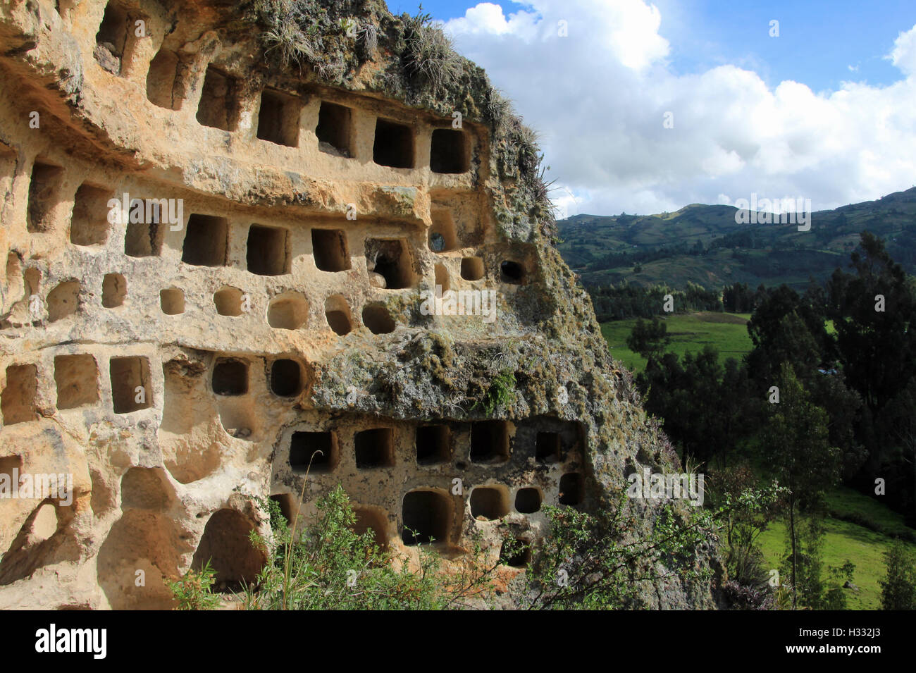 Ventanillas de Combaya sind eine alte pre inca Friedhof in den Bergen im Norden von Peru, Cajamarca. Sie sind sich alle sehr ähnlich und in der Nähe die in Oztuco Stockfoto