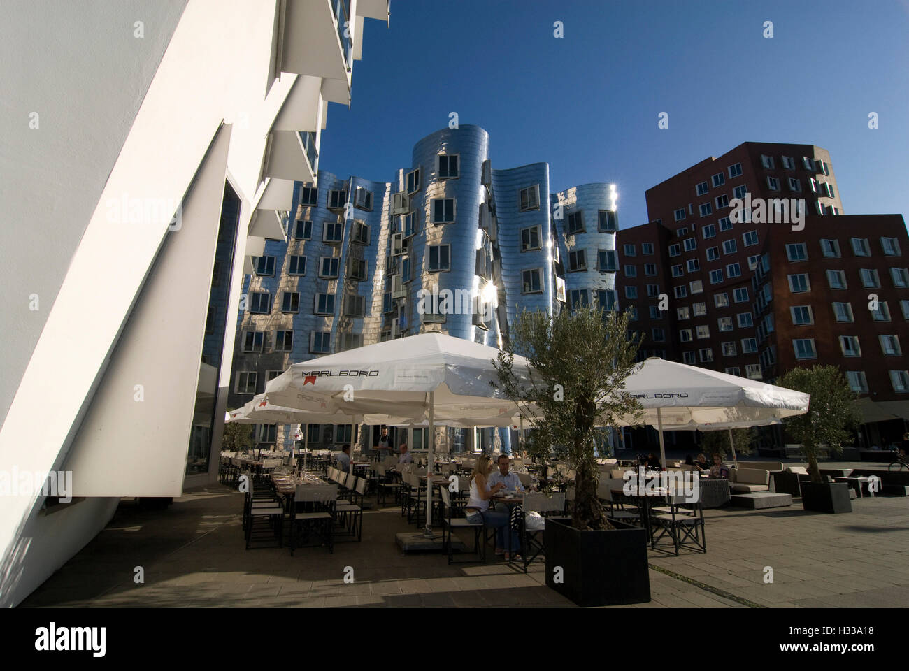 Gehry-Bauten im Medienhafen Düsseldorf, Nordrhein-Westfalen Stockfoto