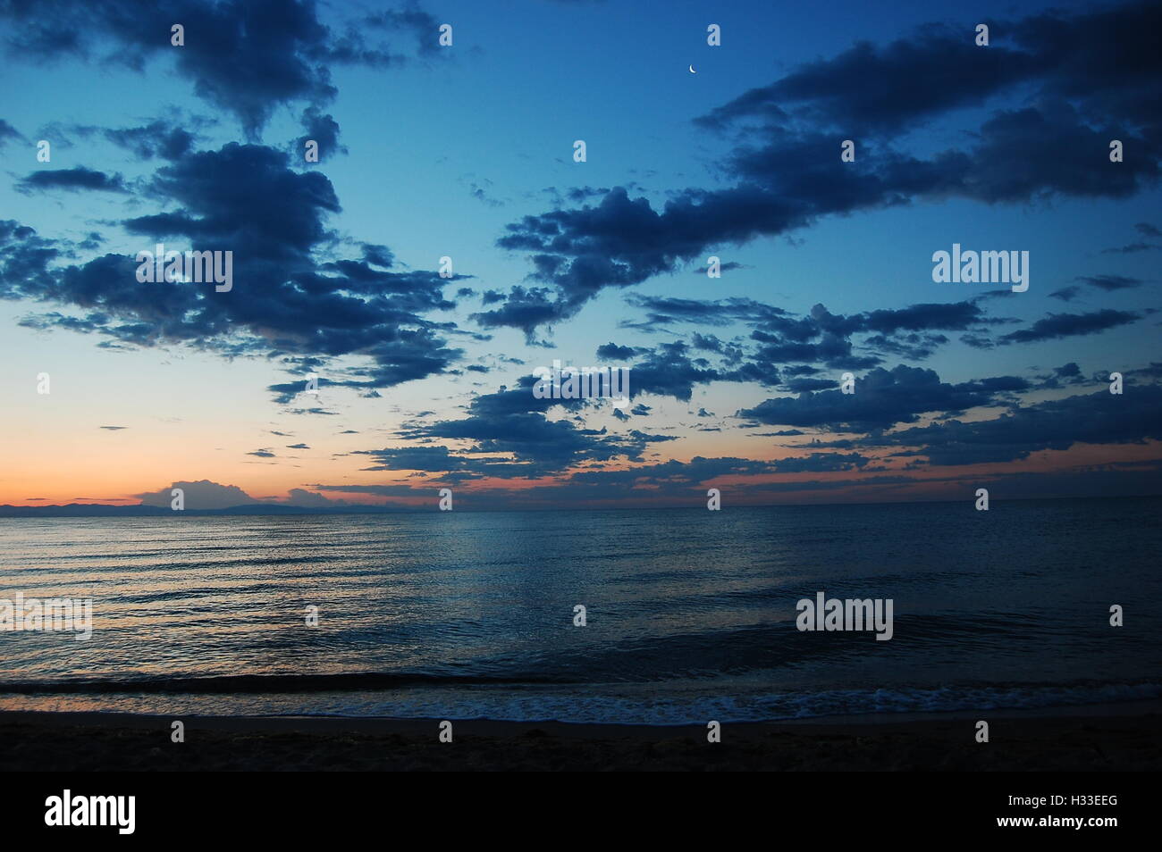 Sonnenuntergang am Olympic Beach in Griechenland Stockfoto