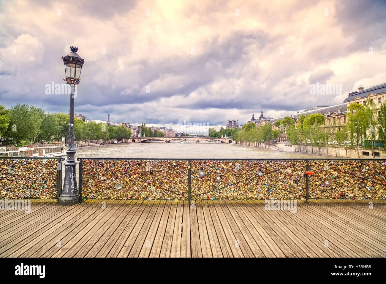 Liebesschlösser auf der Brücke Pont des Arts, Seineufer in Paris. Frankreich, Europa. Stockfoto