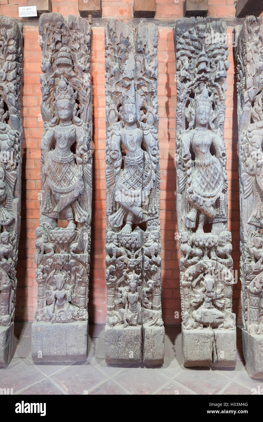 Geschnitzte Dach streben, Pujari Math Holzbildhauerei Museum, Bhaktapur, Nepal Stockfoto