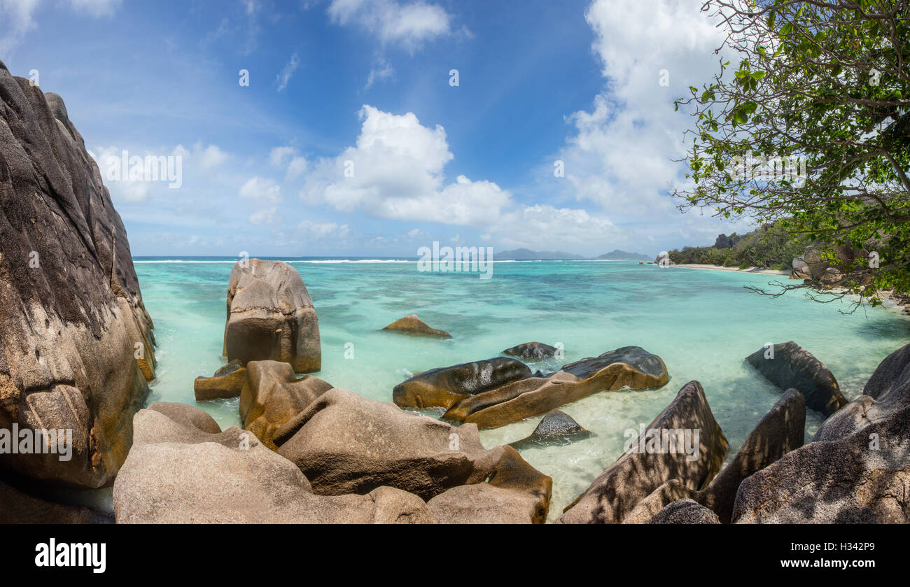 Schönen Seychellen tropische Küste mit Granitfelsen, La Digue island Stockfoto