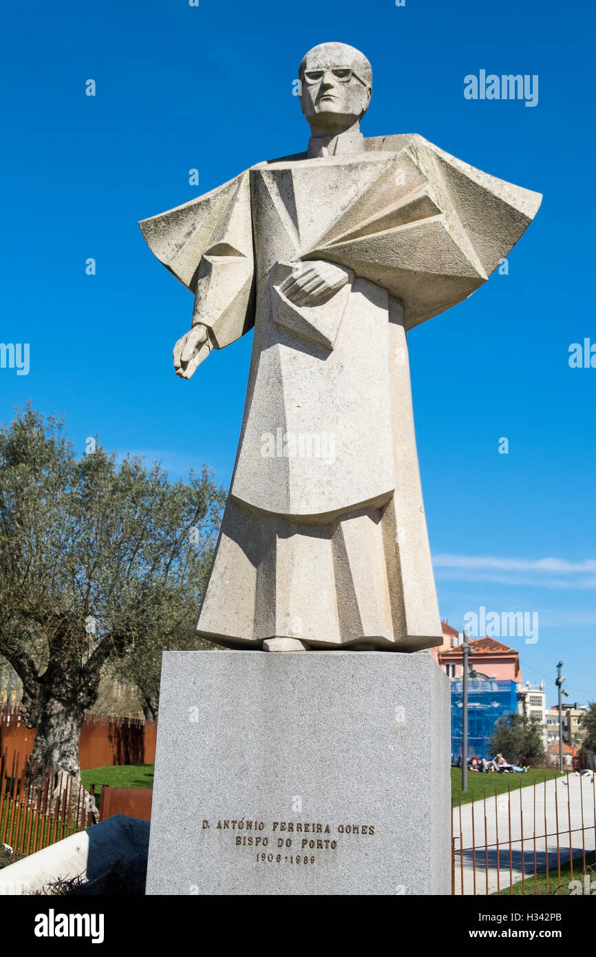 Estátua Bispo D. António Ferreira Gomes, UNESCO, Porto, Portugal Stockfoto
