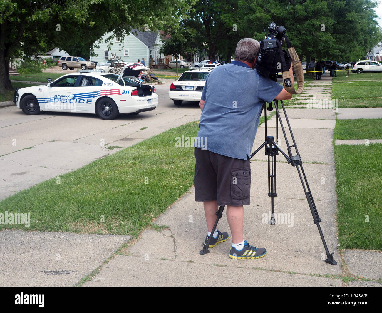 TV News Kameramann am Unfallort ein Mord, Detroit, Michigan, USA Stockfoto