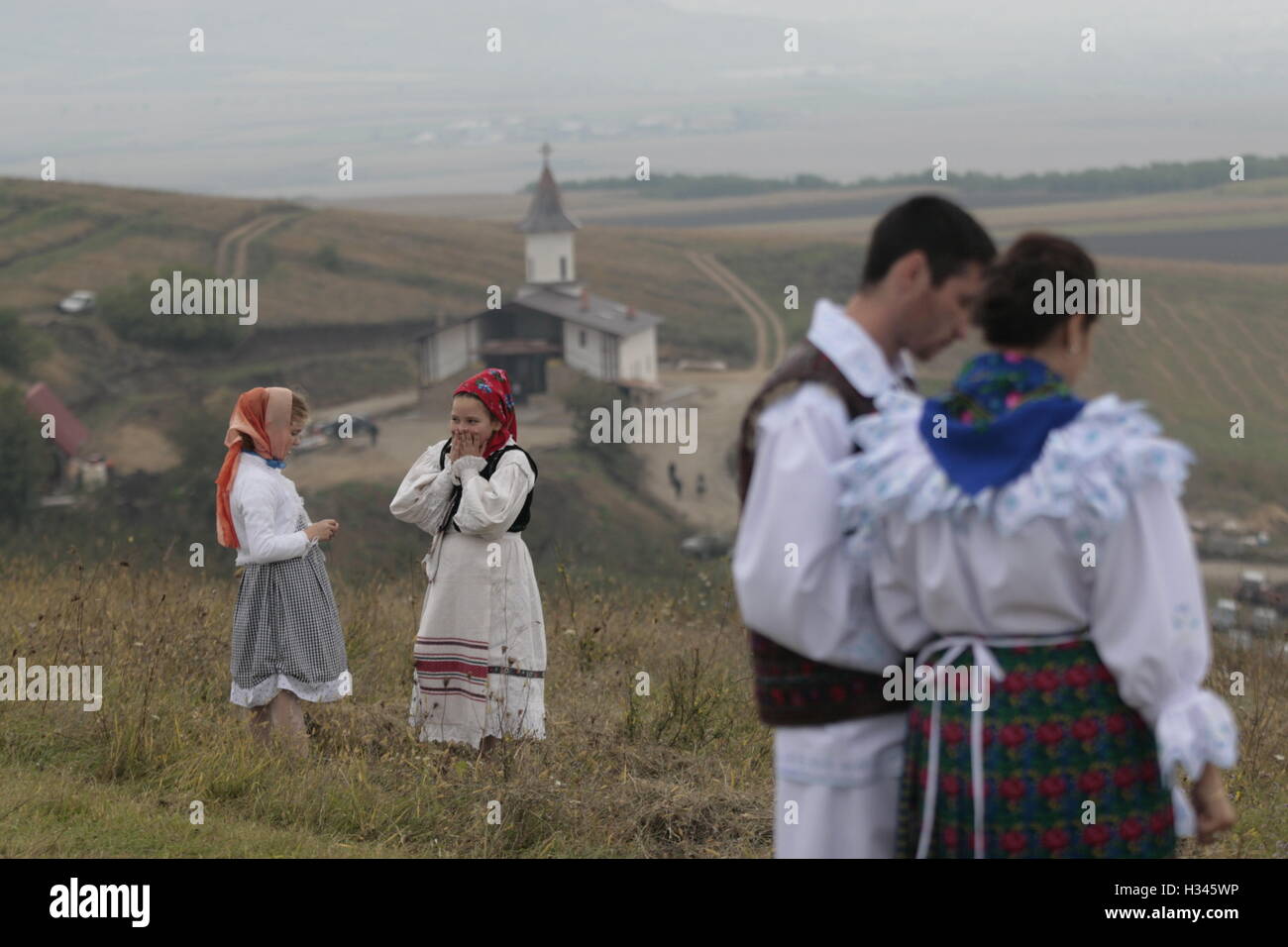 Rumänische traditionelle kleidung -Fotos und -Bildmaterial in hoher ...