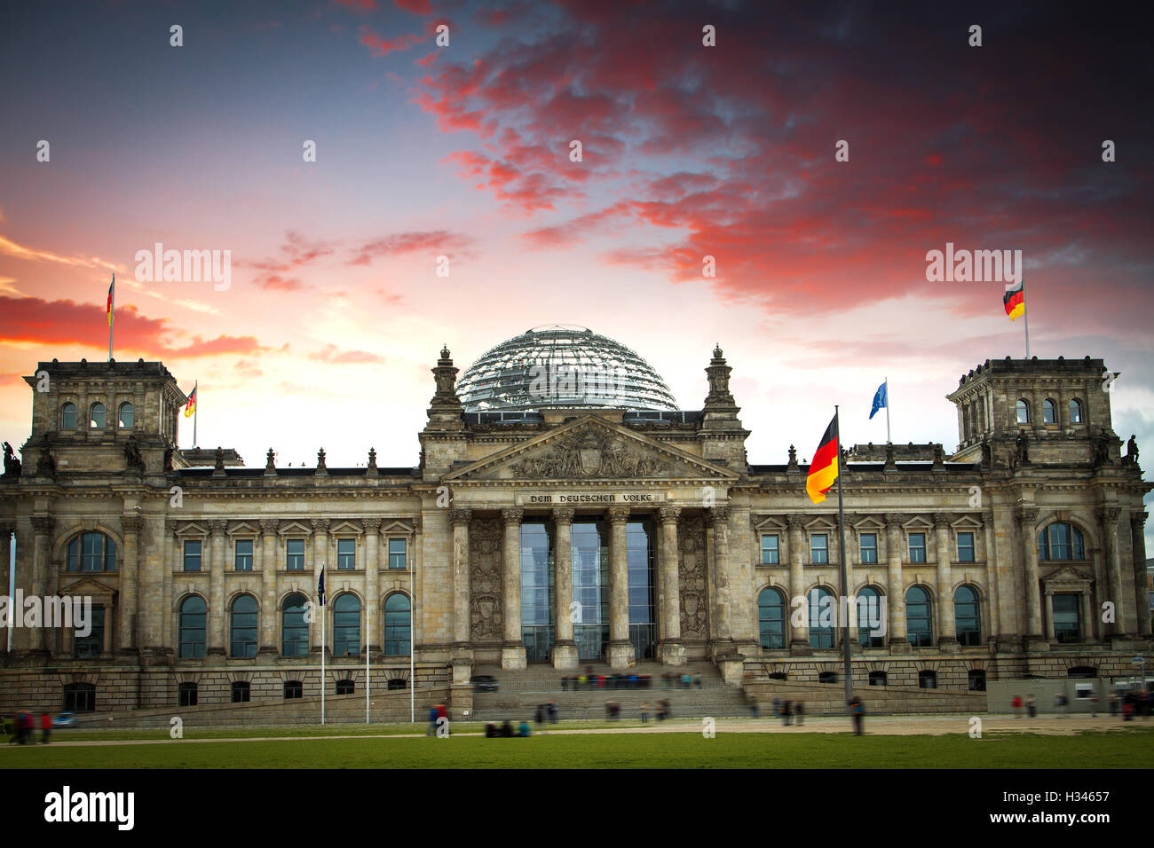 Ansicht der Fassade des Reichstagsgebäudes (Bundestag) in Berlin, Deutschland Stockfoto