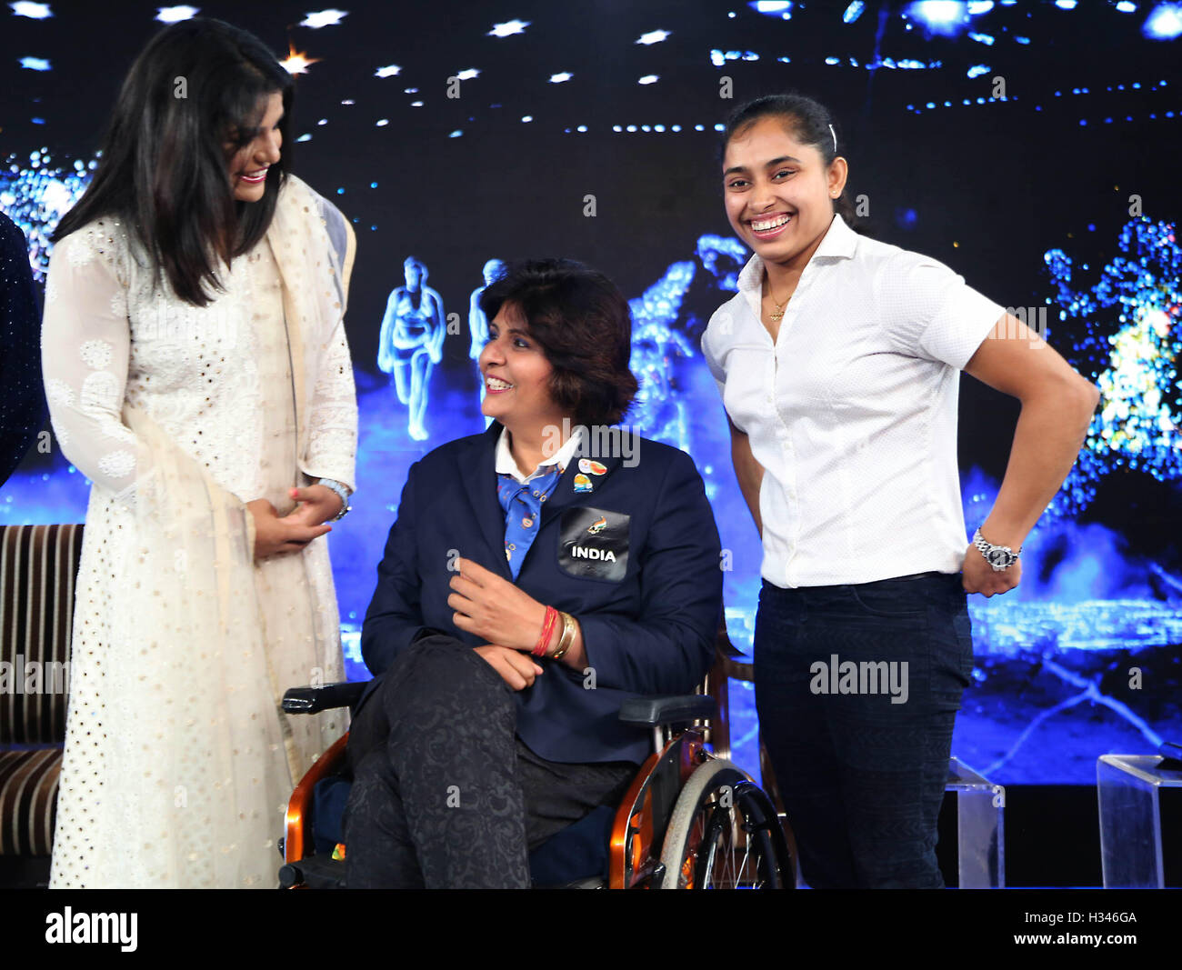 Indische Ringer Sakshi Malik Paralympic-Sieger Deepa Malik Turnerin Dipa Karmakar NDTV Jugend Änderungsereignis New Delhi Stockfoto
