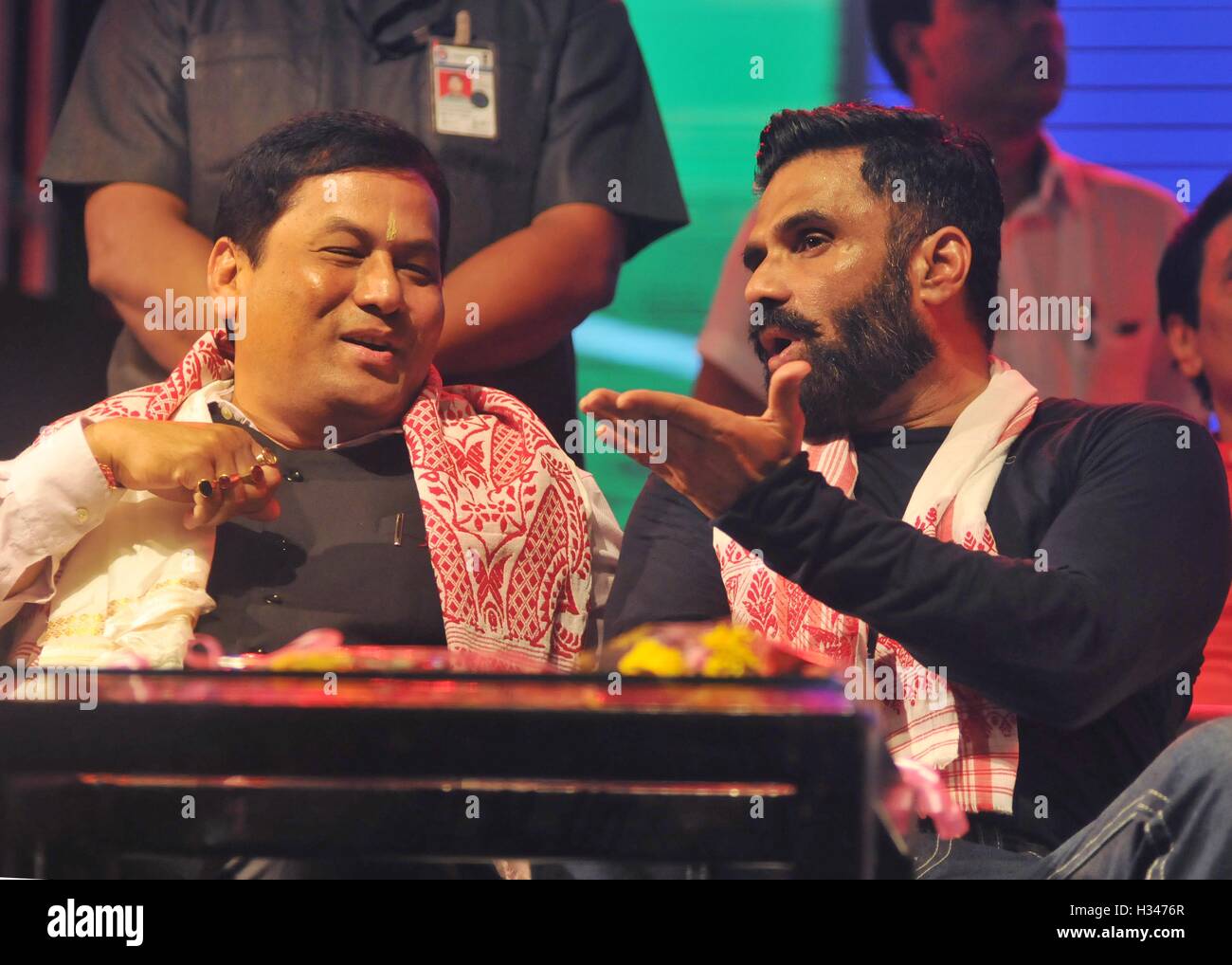 Sarbananda Sonowal Schauspieler Suniel Shetty Fußballturnier 64. Bharat Ratna Lokapriya Gopinath Bordoloi Trophy Guwahati Stockfoto