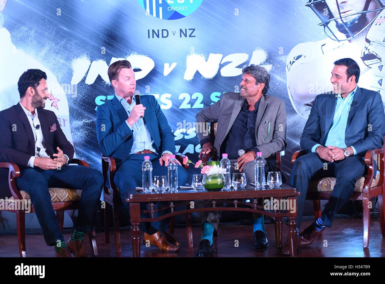 Jatin Sapru Brett Lee Indian Captain Kapil Dev VVS Laxman Podiumsdiskussion kommende Testserie Indien vs Neuseeland Neu Delhi Indien Stockfoto