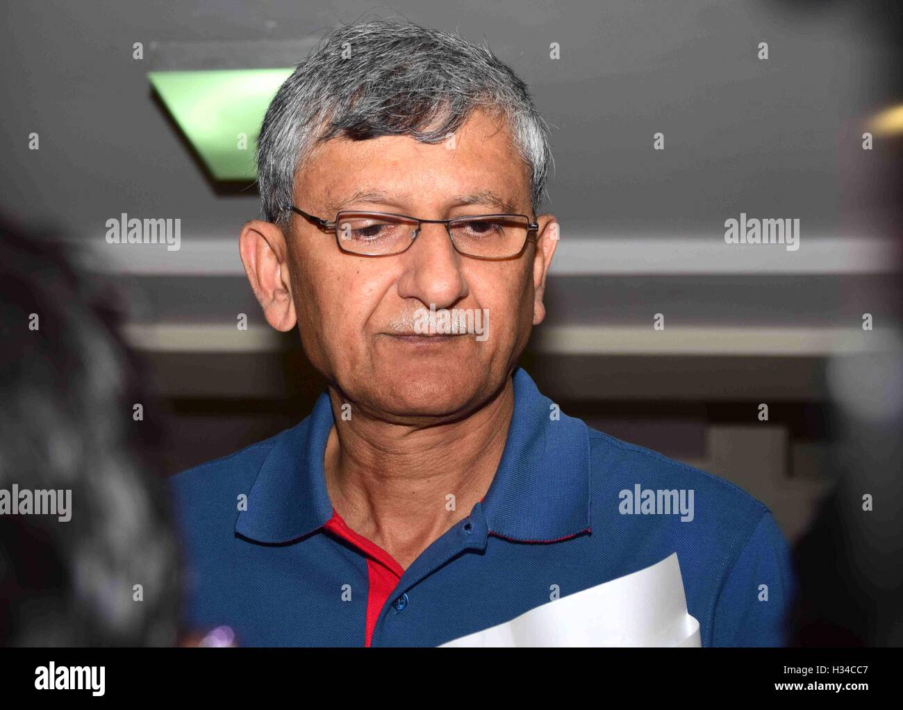 Vorstand der Steuerung für Cricket in Indien Sekretär Ajay Shirke nach dem Besuch des Board of Control Cricket in Indien 87. AGM-Mumbai Stockfoto