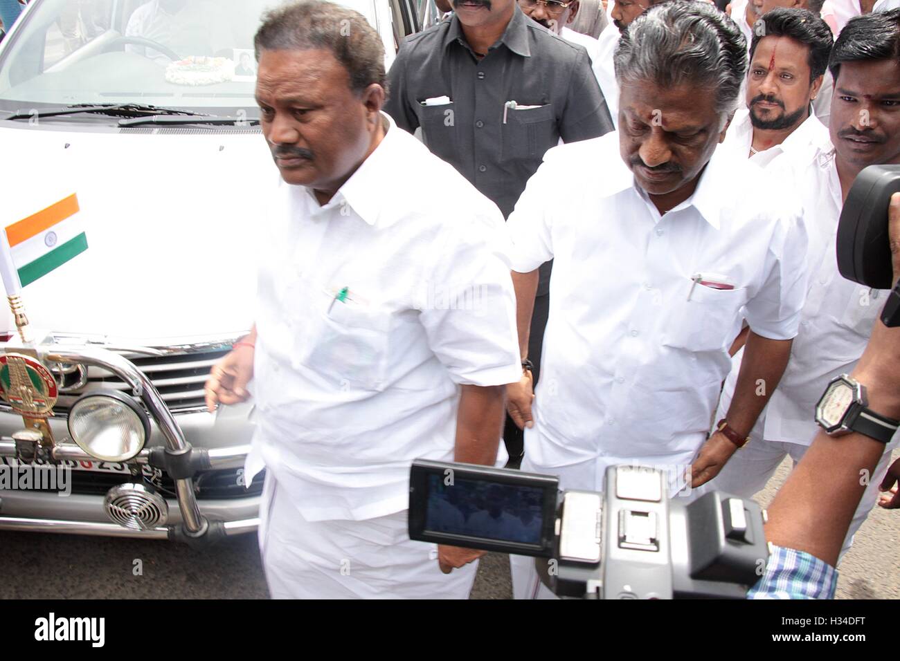 Tamil Nadu O. Panneerselvam besuchen Apollo Hospital hören, Tamil Nadu Hauptminister J Land zugelassen Krankenhaus Chennai Stockfoto