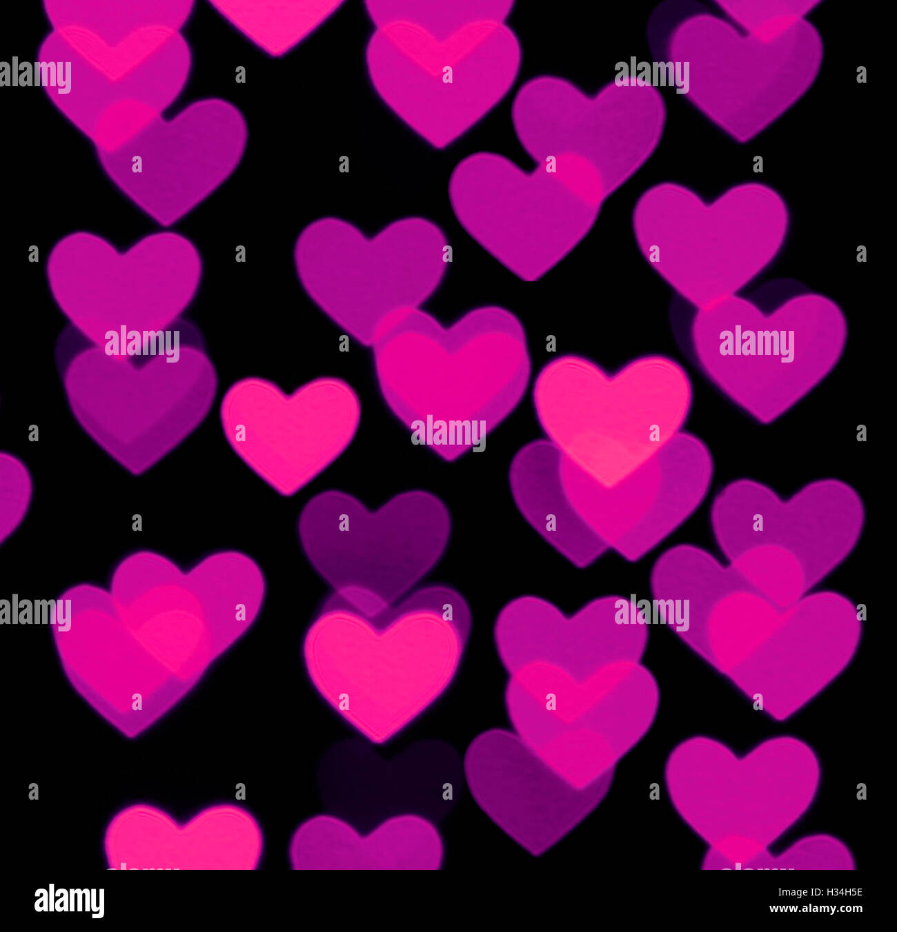 Herz-Bokeh Hintergrund, Foto-verschwommene Objekte, pink auf schwarz  Stockfotografie - Alamy