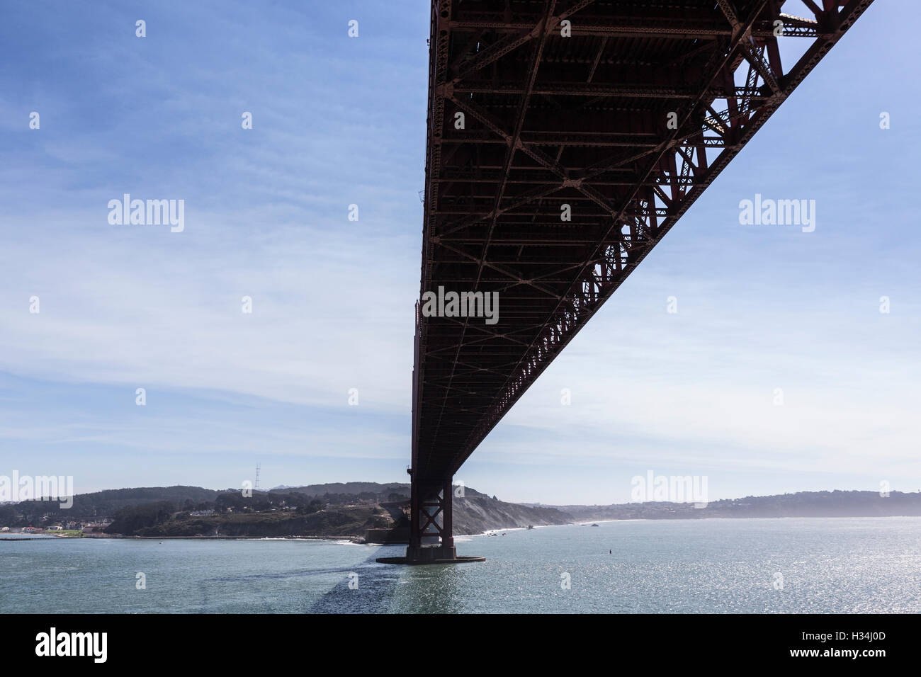 Unter der Golden Gate Bridge in San Francisco, Kalifornien. Stockfoto