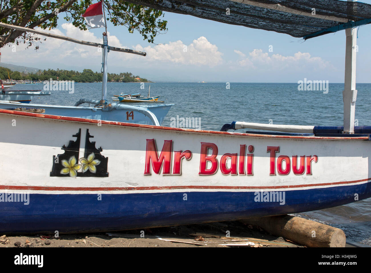Indonesien, Bali, Lovina, Herr Bali Tour-Boot am Strand Stockfoto